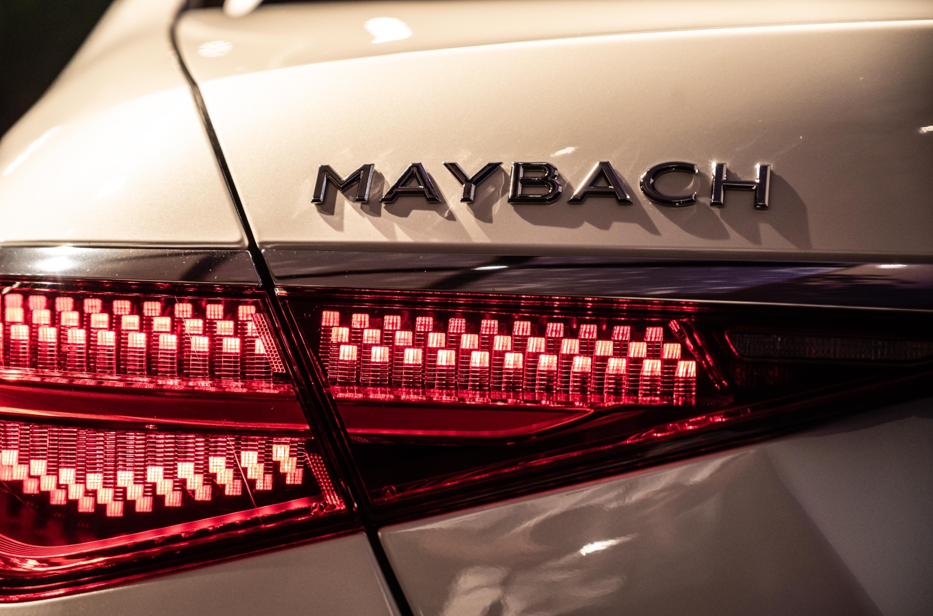 Кабриолет Mercedes-Maybach SL: первое изображение