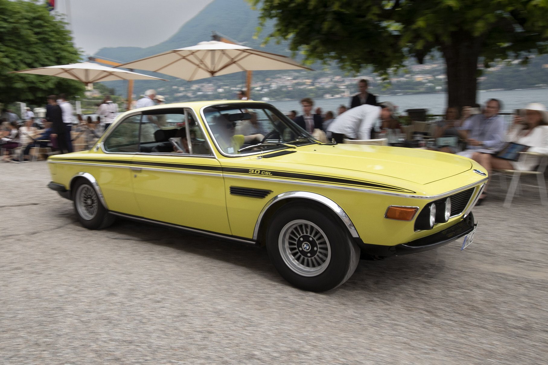 Благодаря усилиям людей из BMW Classic в Тиволи собрали множество редких «баварцев» — как этот BMW 3.0 CSL (облегчённый спортивный вариант купе серии E9). Именно этот лимонно-жёлтый красавец, принадлежащий профессору медицины Михаэлю Ульбигу из Германии, был признан победителем в категории «M-автомобили BMW и их предки»