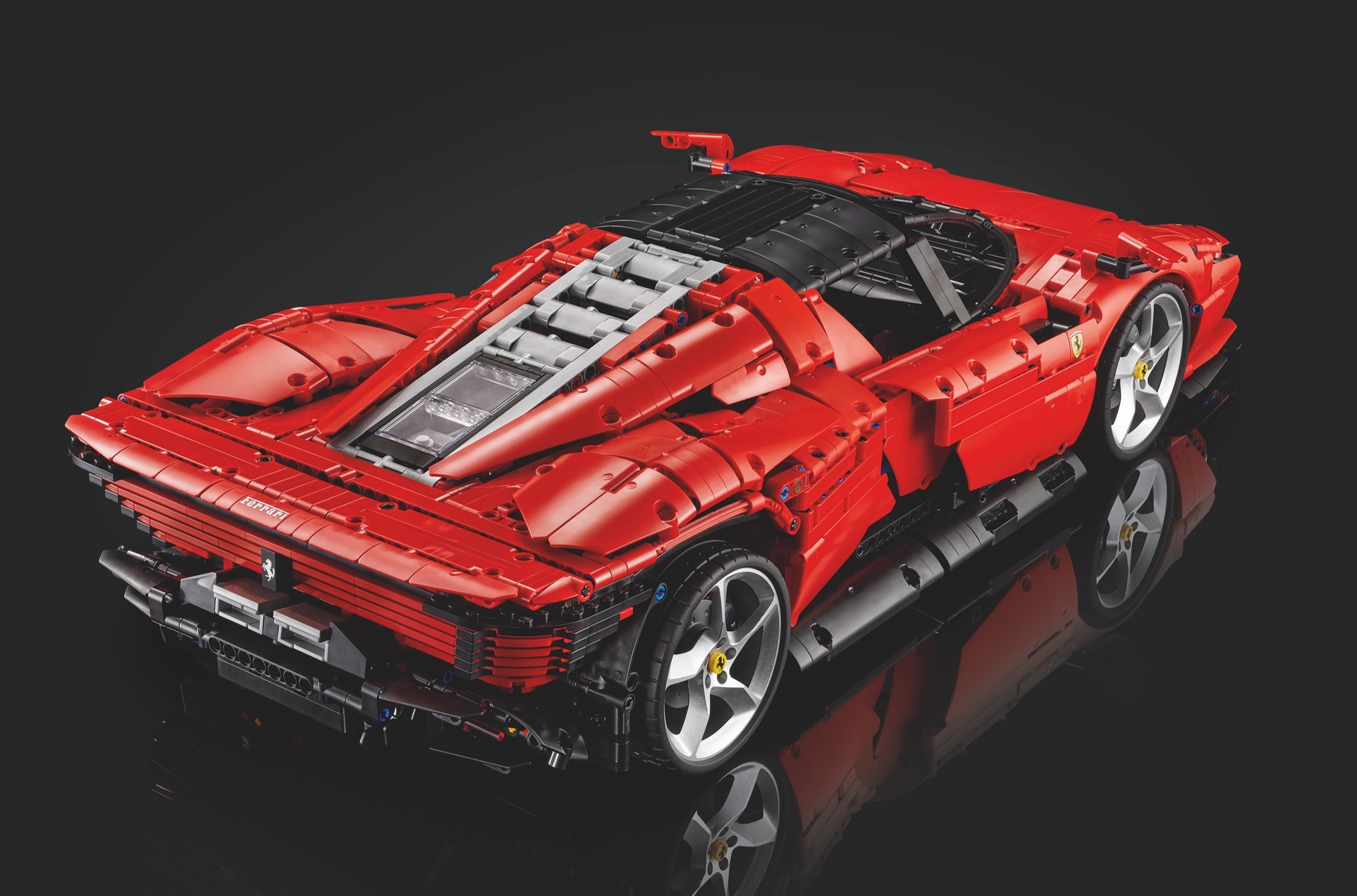 Суперкар Ferrari Daytona SP3 превратили в набор Lego