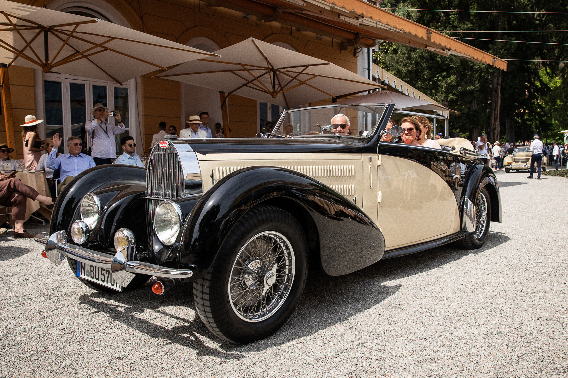 Данный Bugatti Type 57 С Stelvio считается первой товарной машиной этой модели, уже с завода получившей двигатель с наддувом. Рядная «восьмёрка» 3.3 с компрессором Roots развивала около 160 лошадиных сил. Изготовленное в 1936 году шасси было отправлено в ателье Gangloff, где и получило элегантный четырёхместный кузов «кабриолет». В наше время автомобиль прошёл тщательную реставрацию, которая заняла четыре года. Сейчас Bugatti прописан в Германии и принадлежит профессору Биагош из Мюнхенского технического университета.