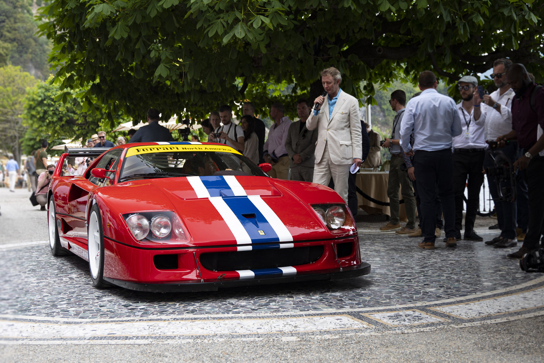 Ferrari F40 LM — одна из 19 выпущенных машин. Этот экземпляр не участвовал в соревнованиях, и всю жизнь провёл в коллекциях в США и Японии.