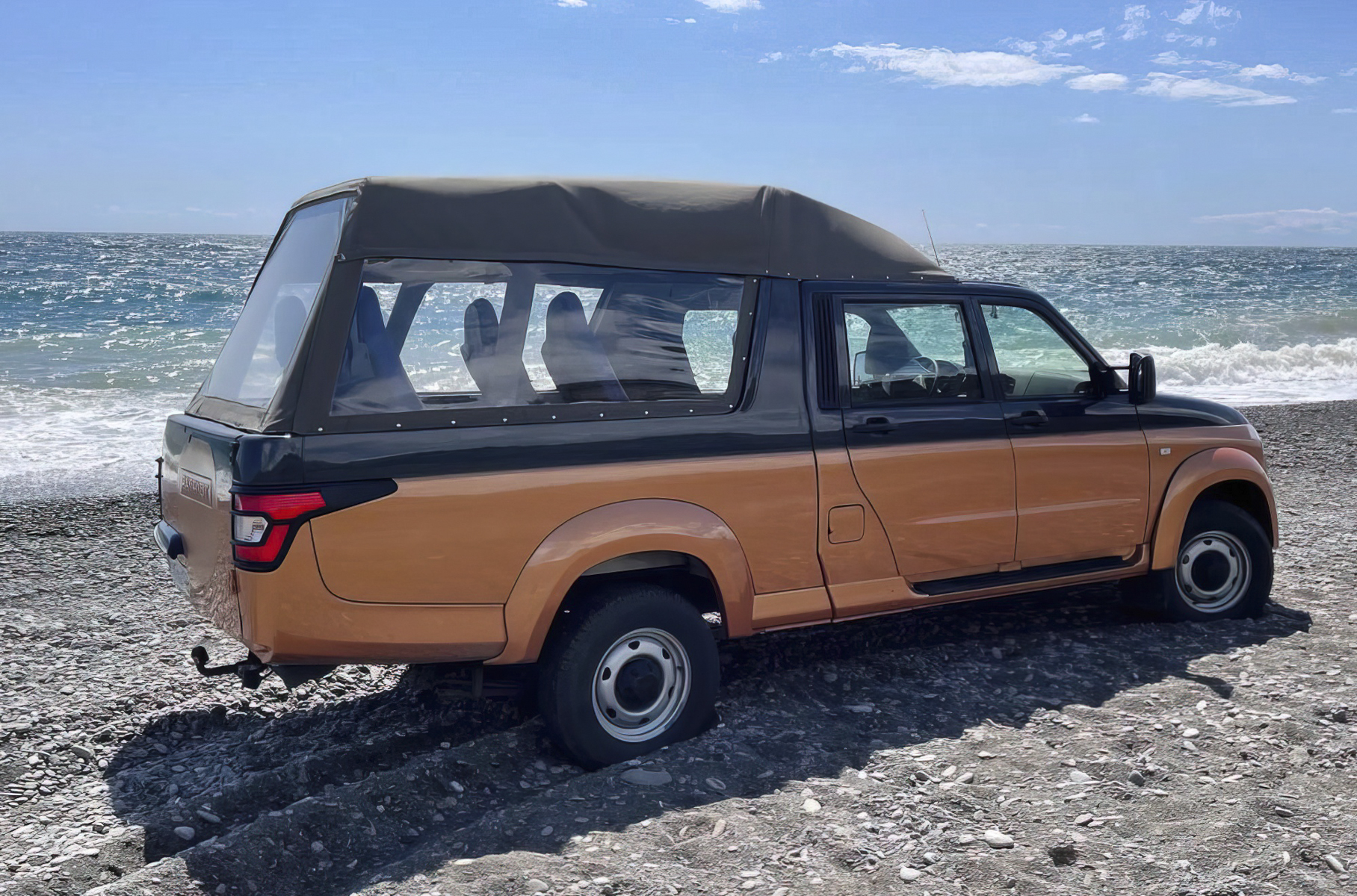 Видео: УАЗ Профи превратили в кабриолет для туристов