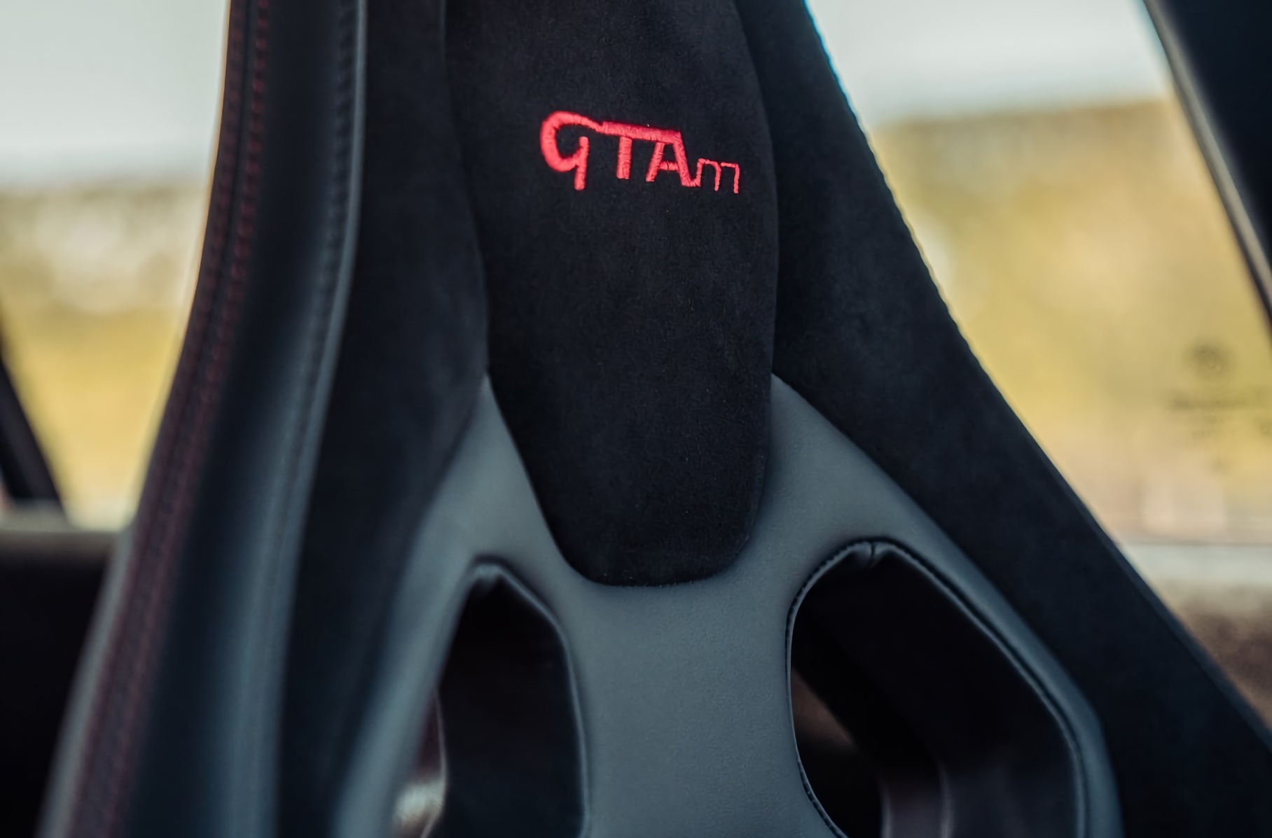 Редкую Alfa Romeo Giulia GTAm продают по цене BMW M8