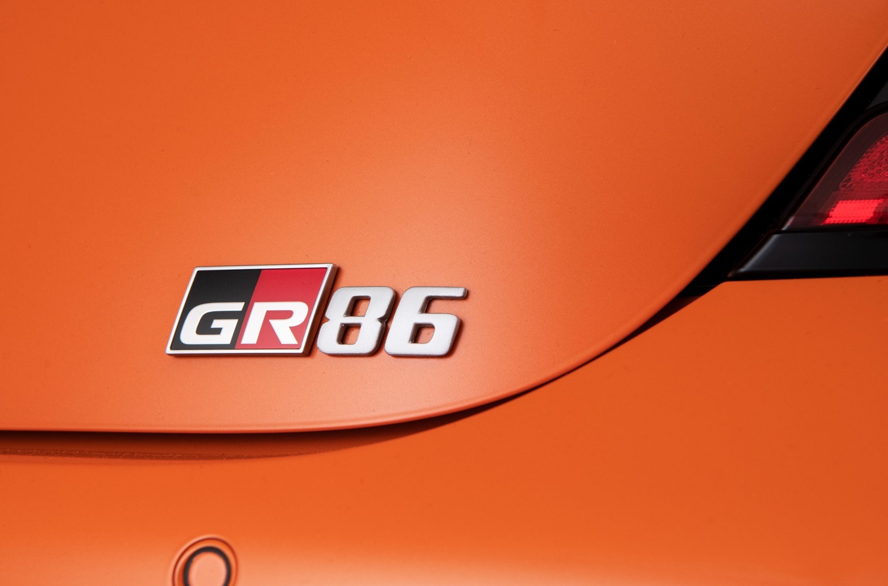 Для американцев выпустили оранжевую спецверсию Toyota GR 86