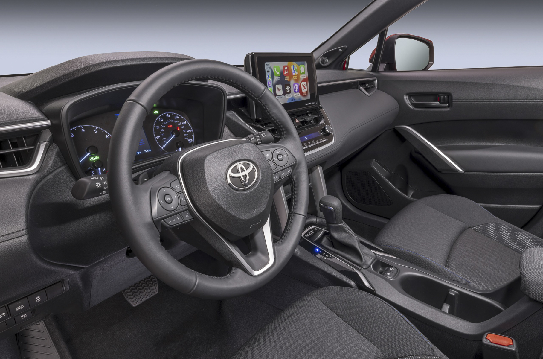 Toyota Corolla обновилась и стала полноприводным гибридом