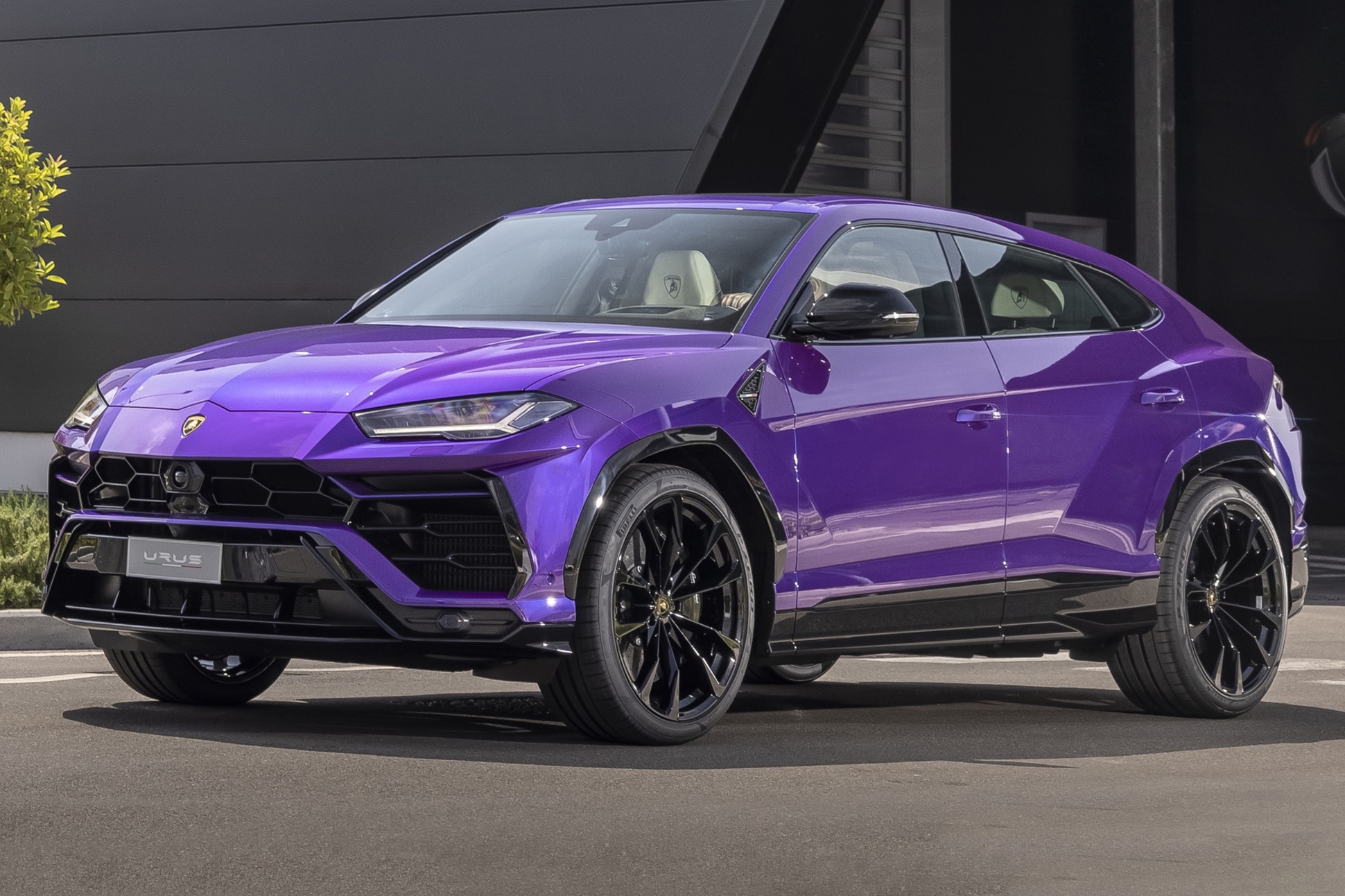 Юбилейный Lamborghini Urus отправят в Азербайджан — Motor