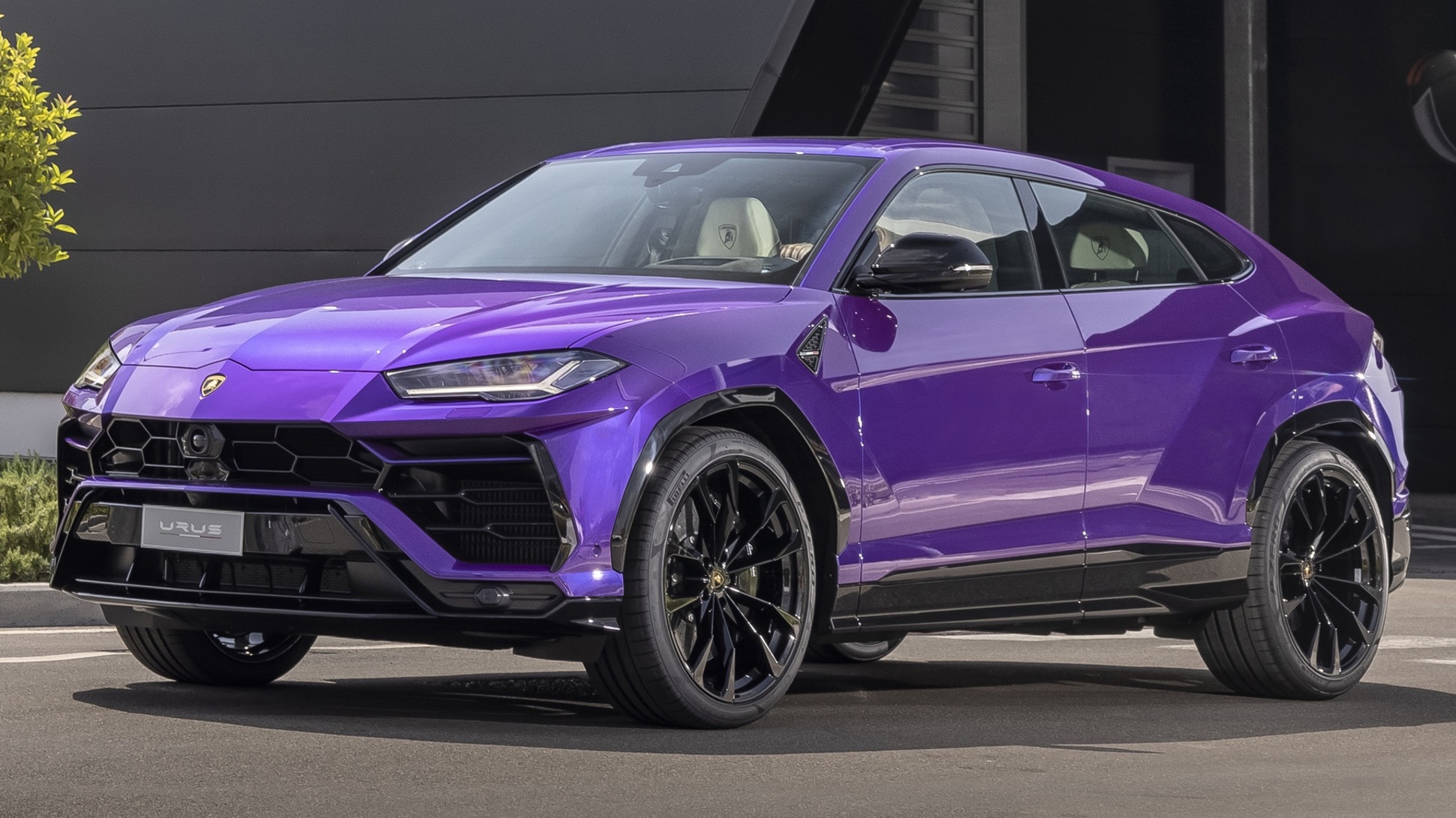 Юбилейный Lamborghini Urus отправят в Азербайджан — Motor