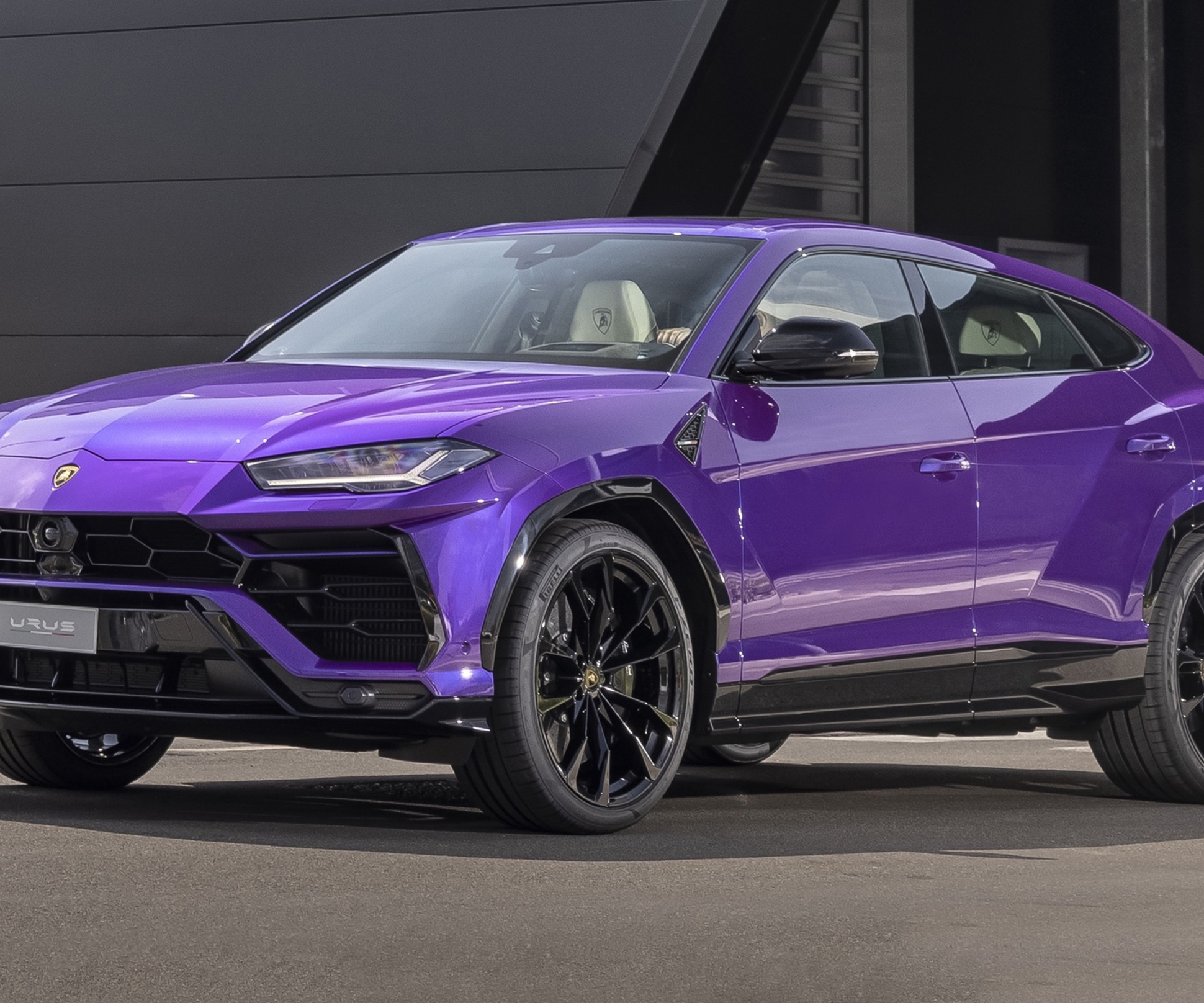 Юбилейный Lamborghini Urus отправят в Азербайджан — Motor