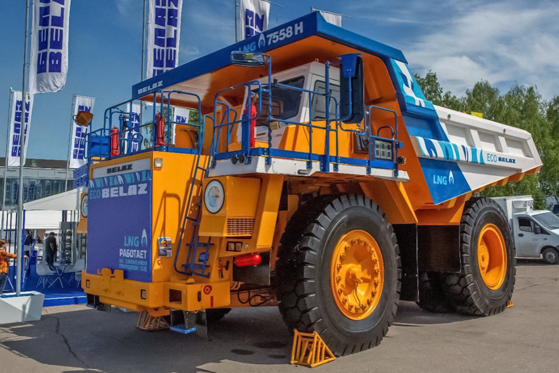 90-тонный БелАЗ стал первым в мире карьерным самосвалом с газовым двигателем