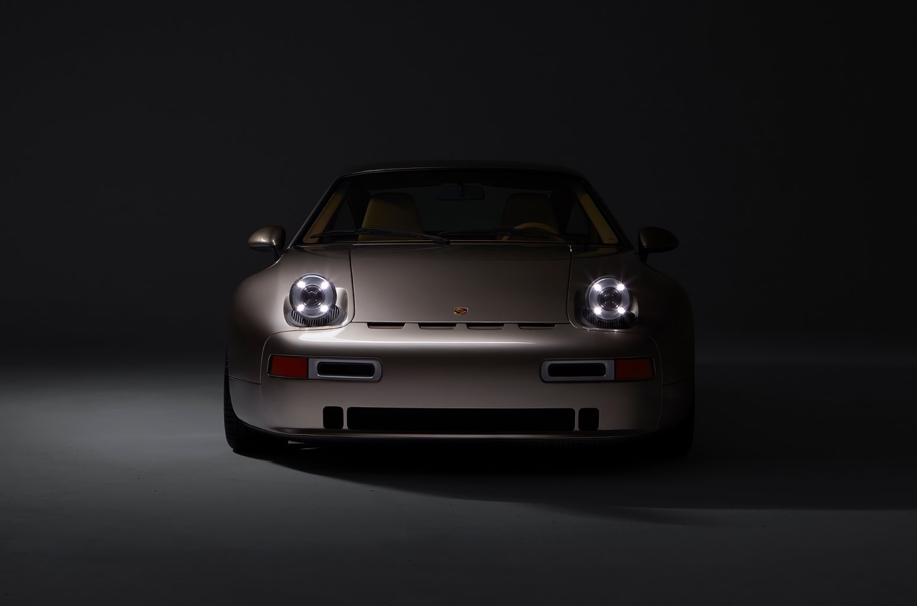 Рестомод Porsche 928 получил 400-сильный «атмосферник» и адаптивную подвеску