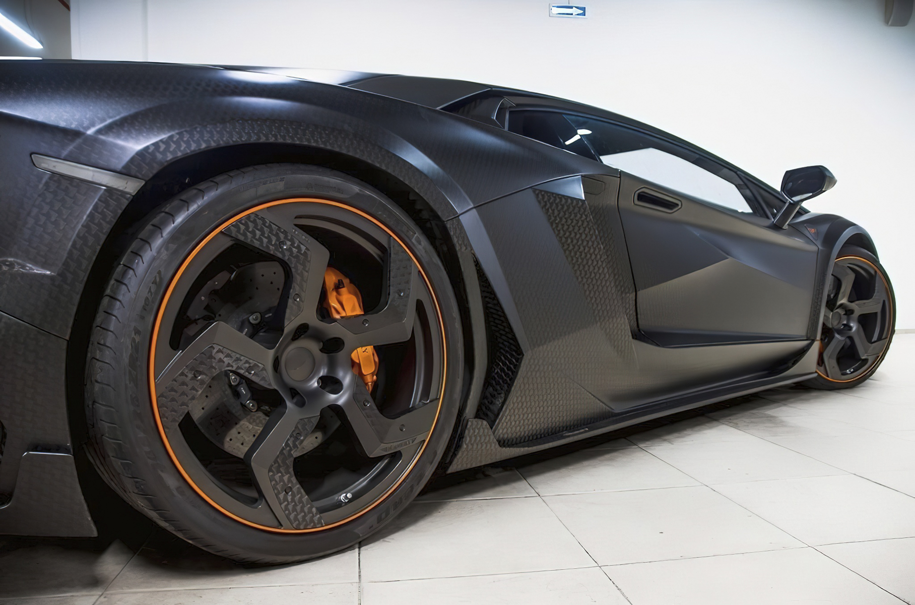 Карбоновый Lamborghini Aventador от Mansory продают в Москве за 55 миллионов рублей