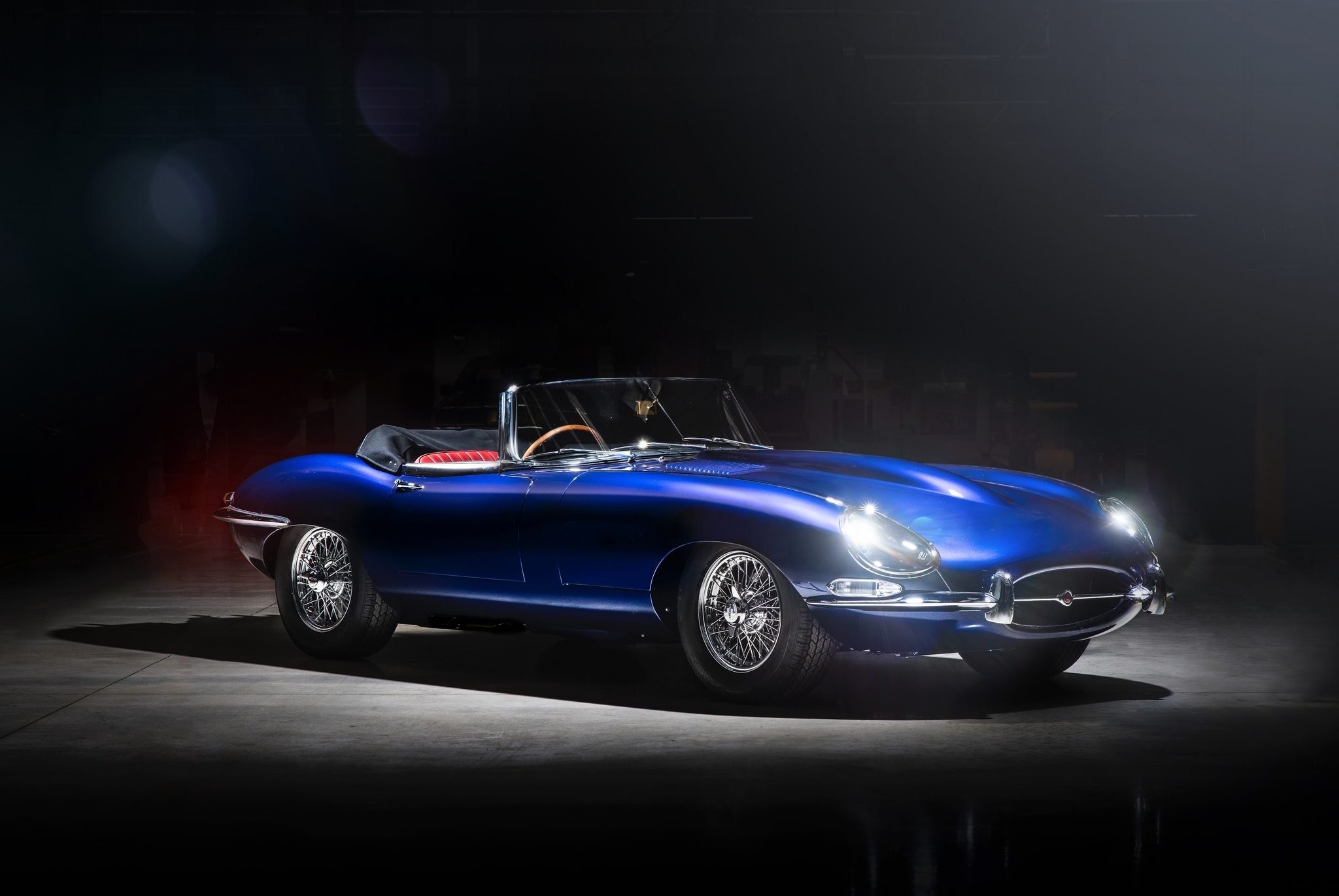 Jaguar сделал эксклюзивный E-Type в честь платинового юбилея Елизаветы II