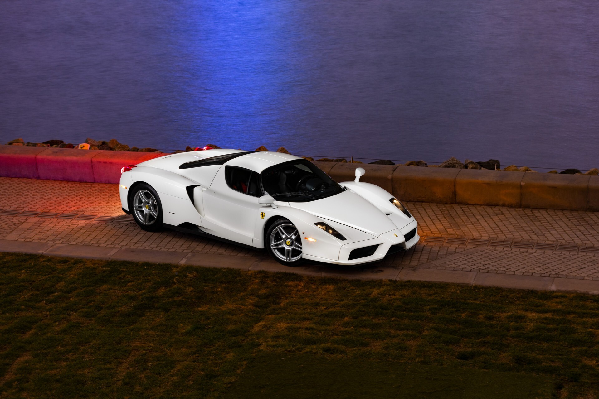 Единственный в мире белый Ferrari Enzo выставили на продажу
