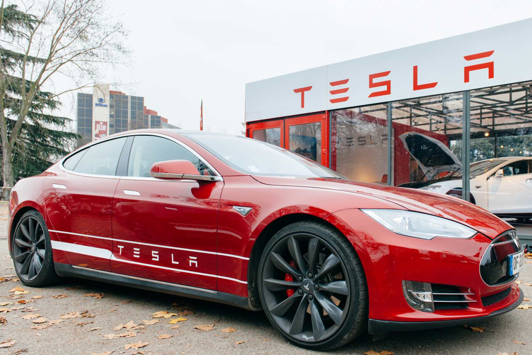 Электрокары Tesla запретили в городе, где пройдет секретная встреча китайских властей