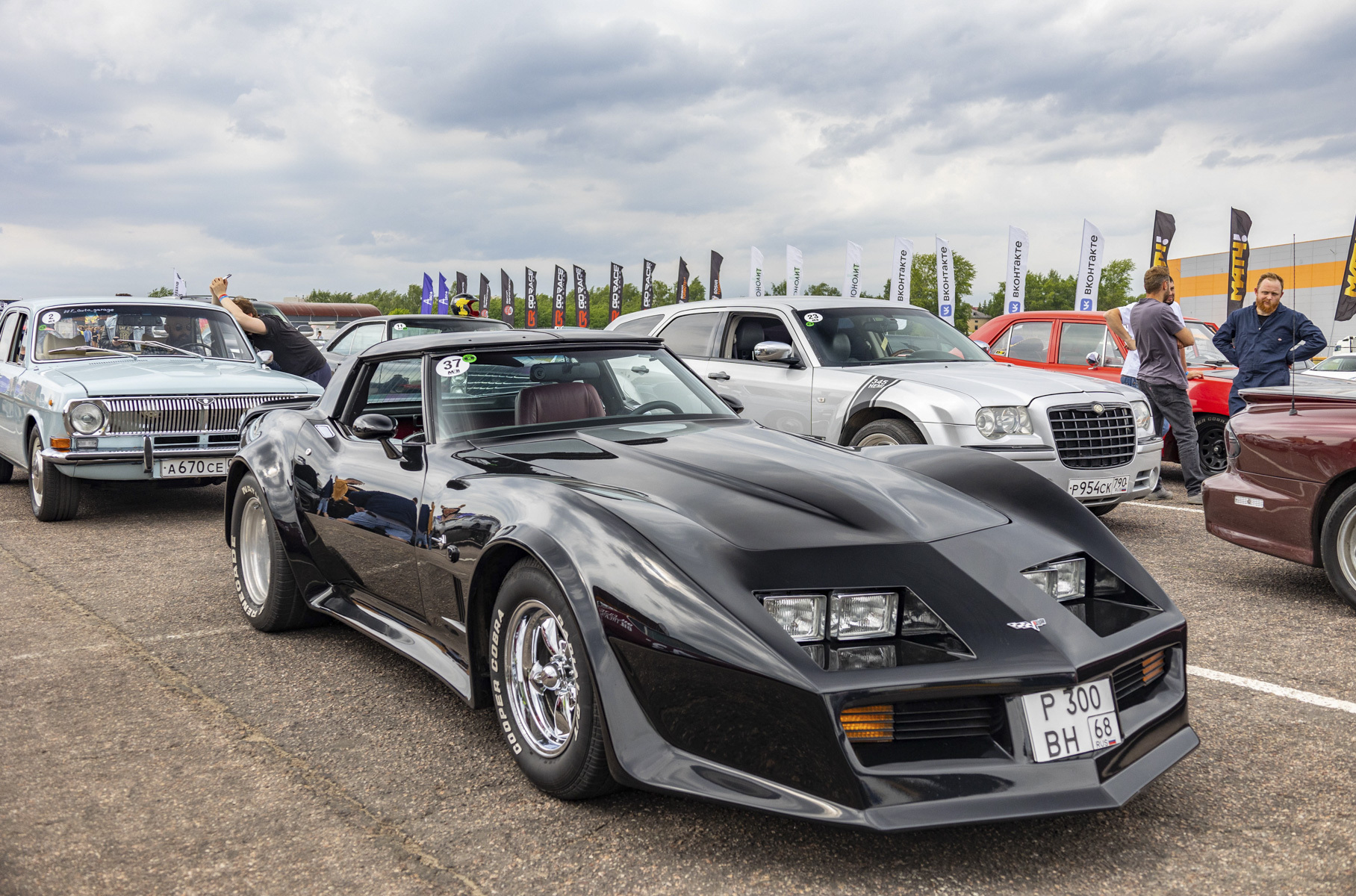Первые гонки Russian Weekend Drags проходили на Дмитровском автополигоне. Позже, когда построили комплекс экстремальных видов спорта [RDRC Racepark](https://motor.ru/reports/2022-unlim-500.htm) с профессиональным дрэг-стрипом, RWD стал проходить в подмосковном Быково.