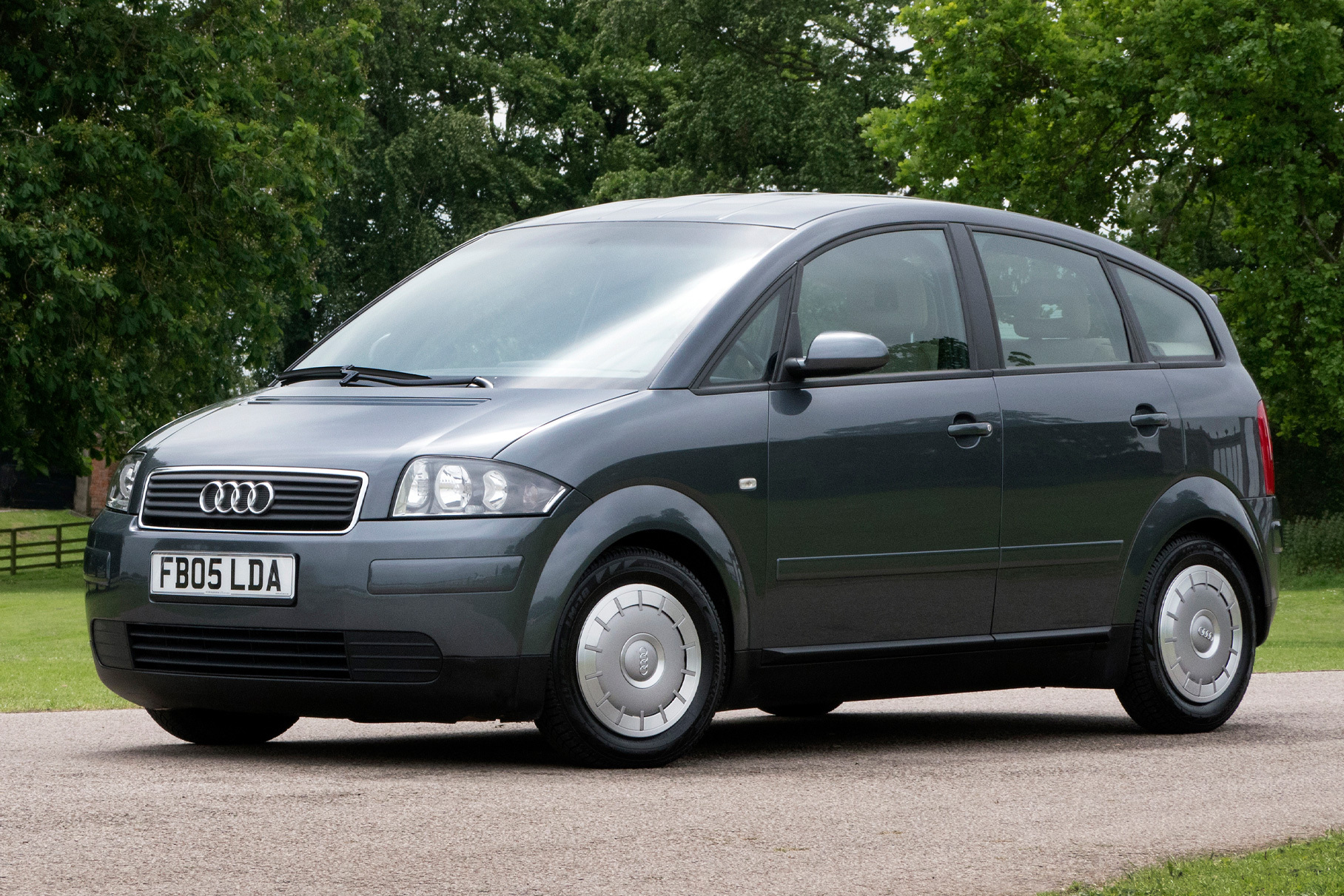 Audi A2 Eco. Обращают на себя внимание аэродинамические колеса с узкими шинами