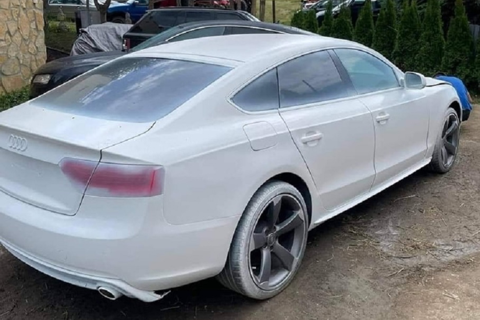 Владелец Audi A5 попытался покрасить свою машину. Зря — Motor