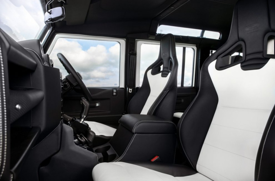 Классический Land Rover Defender снова в строю: он стоит как три новых