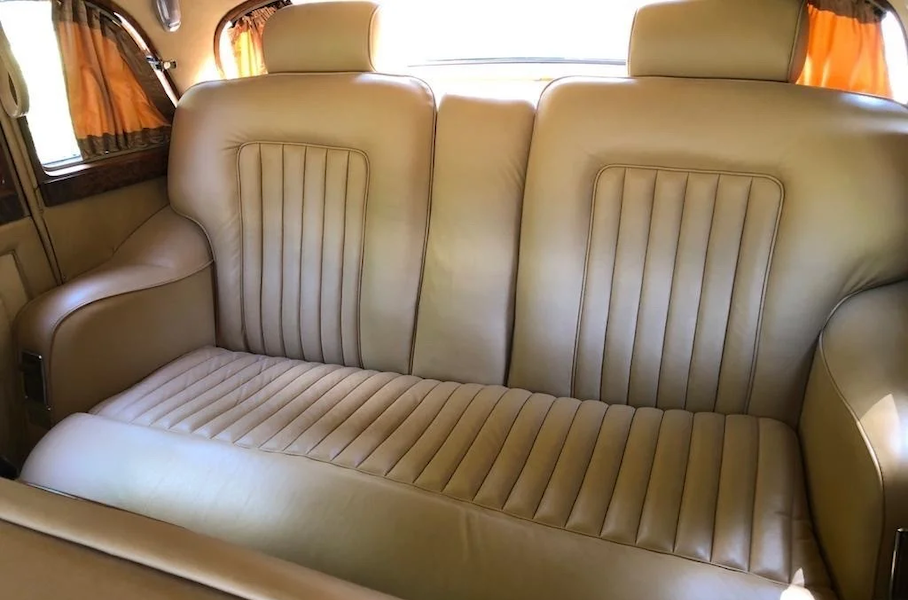 В Москве продают 70-летний Rolls-Royce в идеальном состоянии