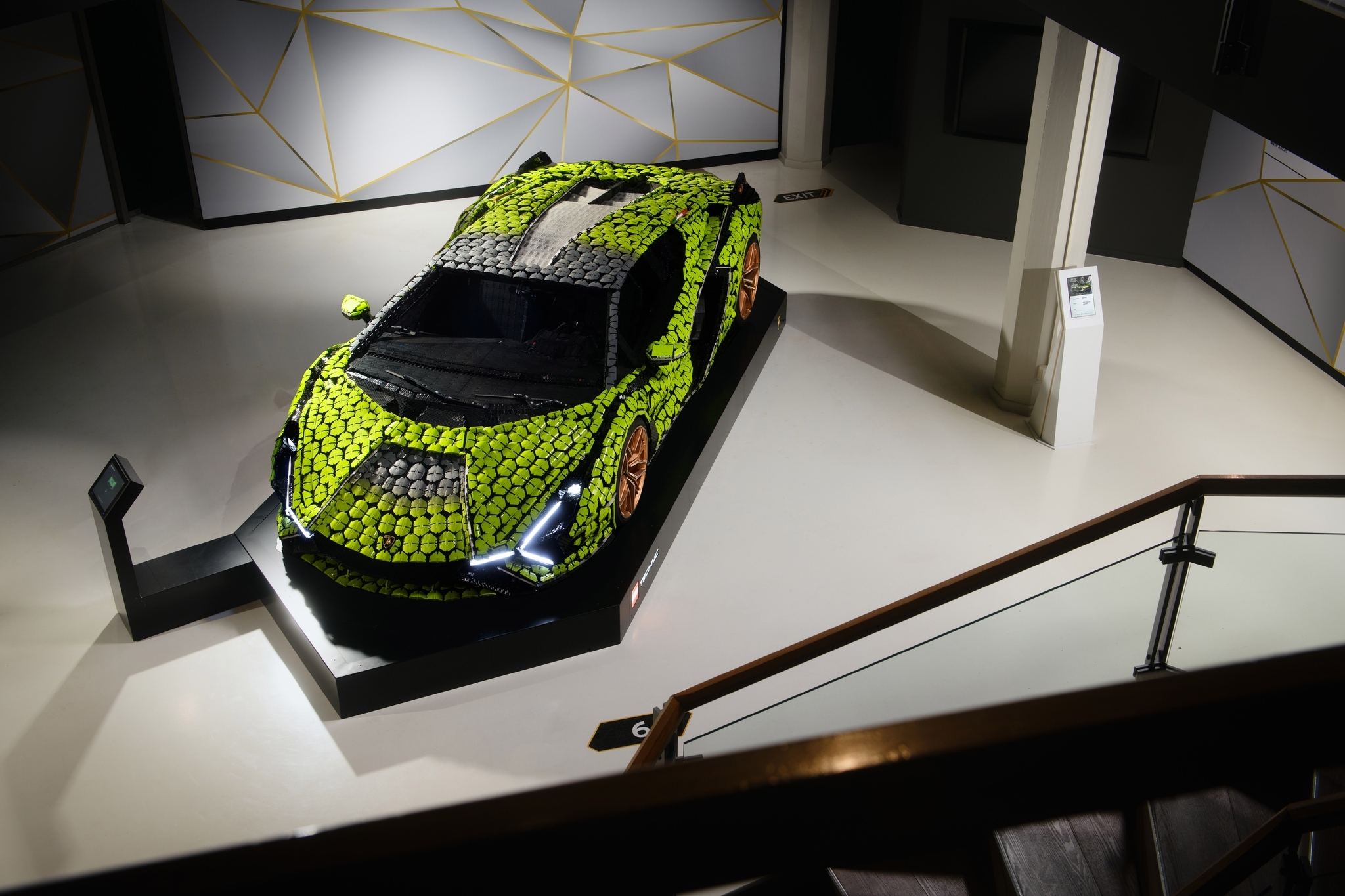 Lamborghini построила Sian FKP 37 из кубиков Lego