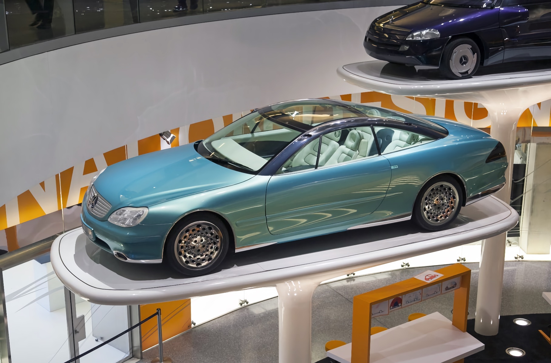 Видео: Mercedes-Benz с джойстиком вместо руля за 10 миллионов долларов