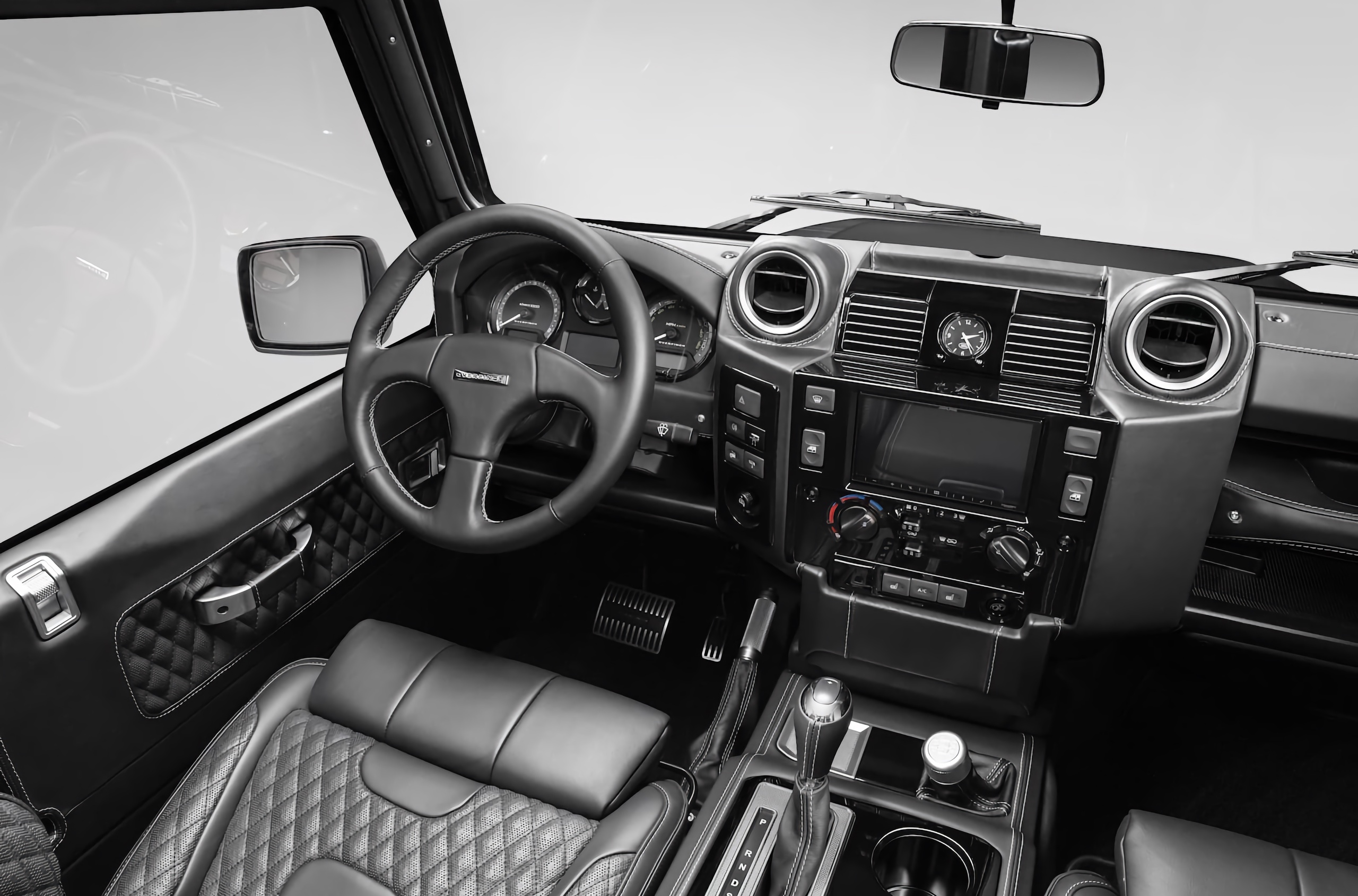 Посмотрите на 30-летний Land Rover Defender за 420 тысяч долларов