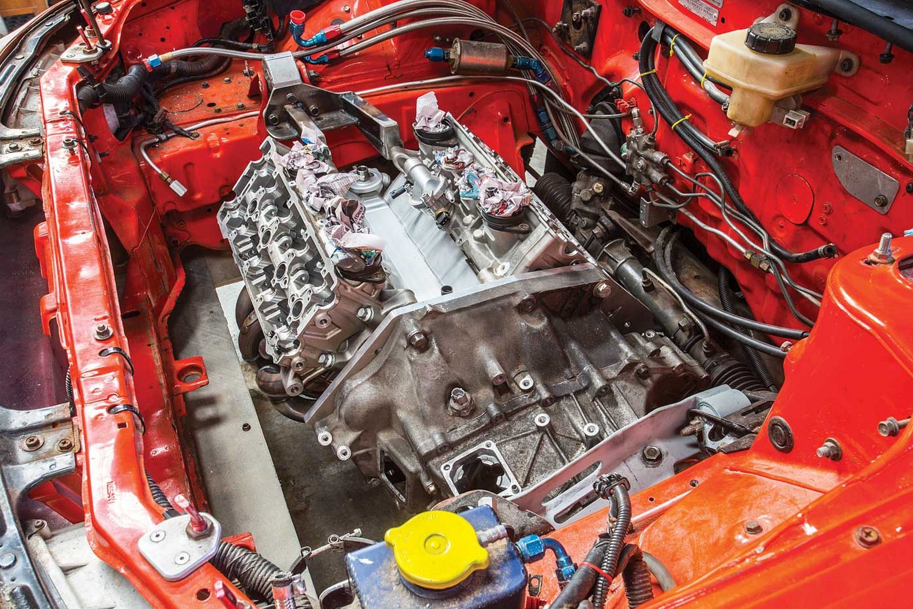 Рекордный Nissan, на котором выступает новозеландец Рег Кук, первым получил двухлитровый V8 Synergy-BMW