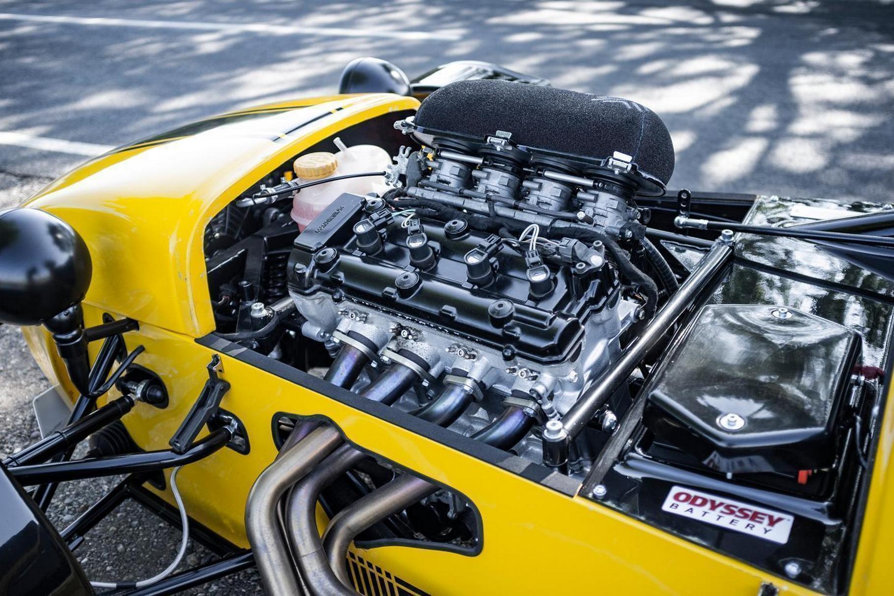 Двигатель от Suzuki Hayabusa под капотом реплики Lotus 7 фирмы MK Sportscars