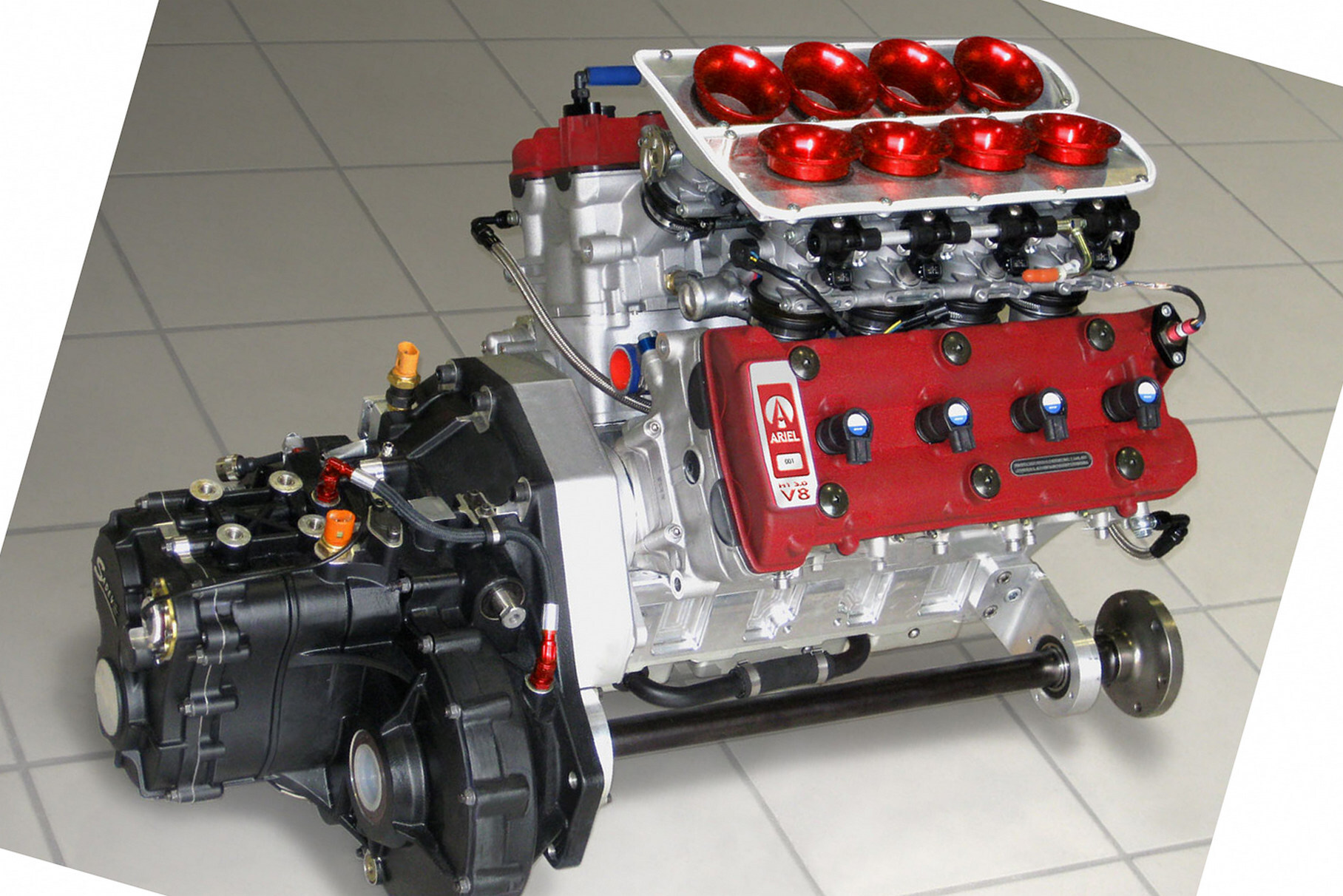 Двигатель H1V8 Джона Хартли c 75-градусным развалом. Здесь показан вариант для поперечной установки для Ariel Atom
