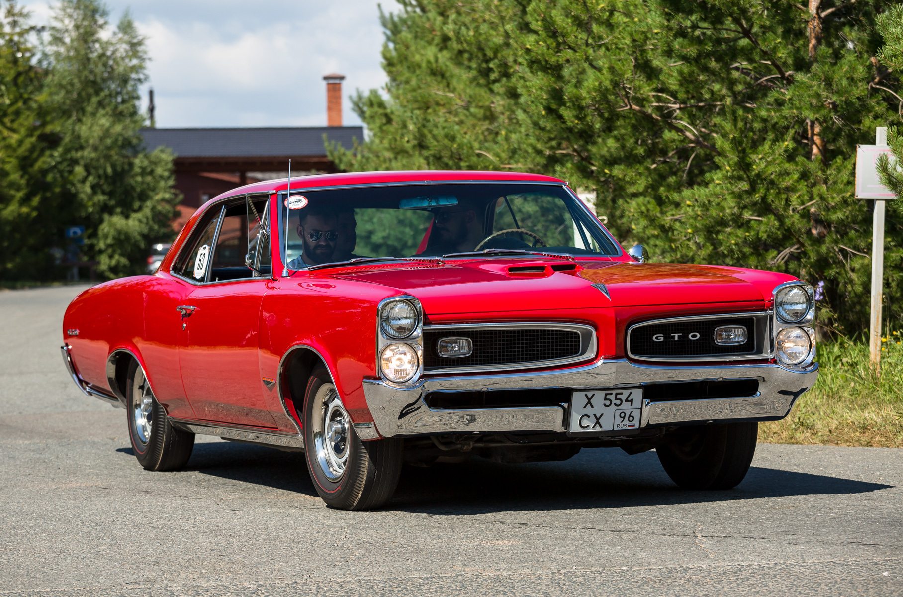 Pontiac GTO самого популярного 1966 модельного года — всего было выпущено почти 97 тысяч восьмицилиндровых купе длиной 5,2 метра.
