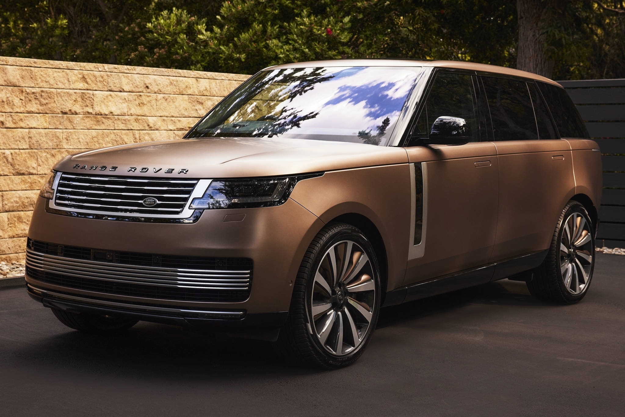 Новый Range Rover получил лимитированное исполнение SV Carmel Edition —  Motor