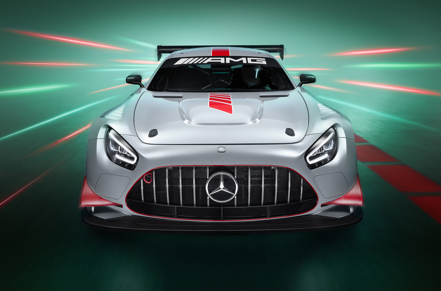 Mercedes-AMG показала гоночный спорткар, который не допущен к гонкам