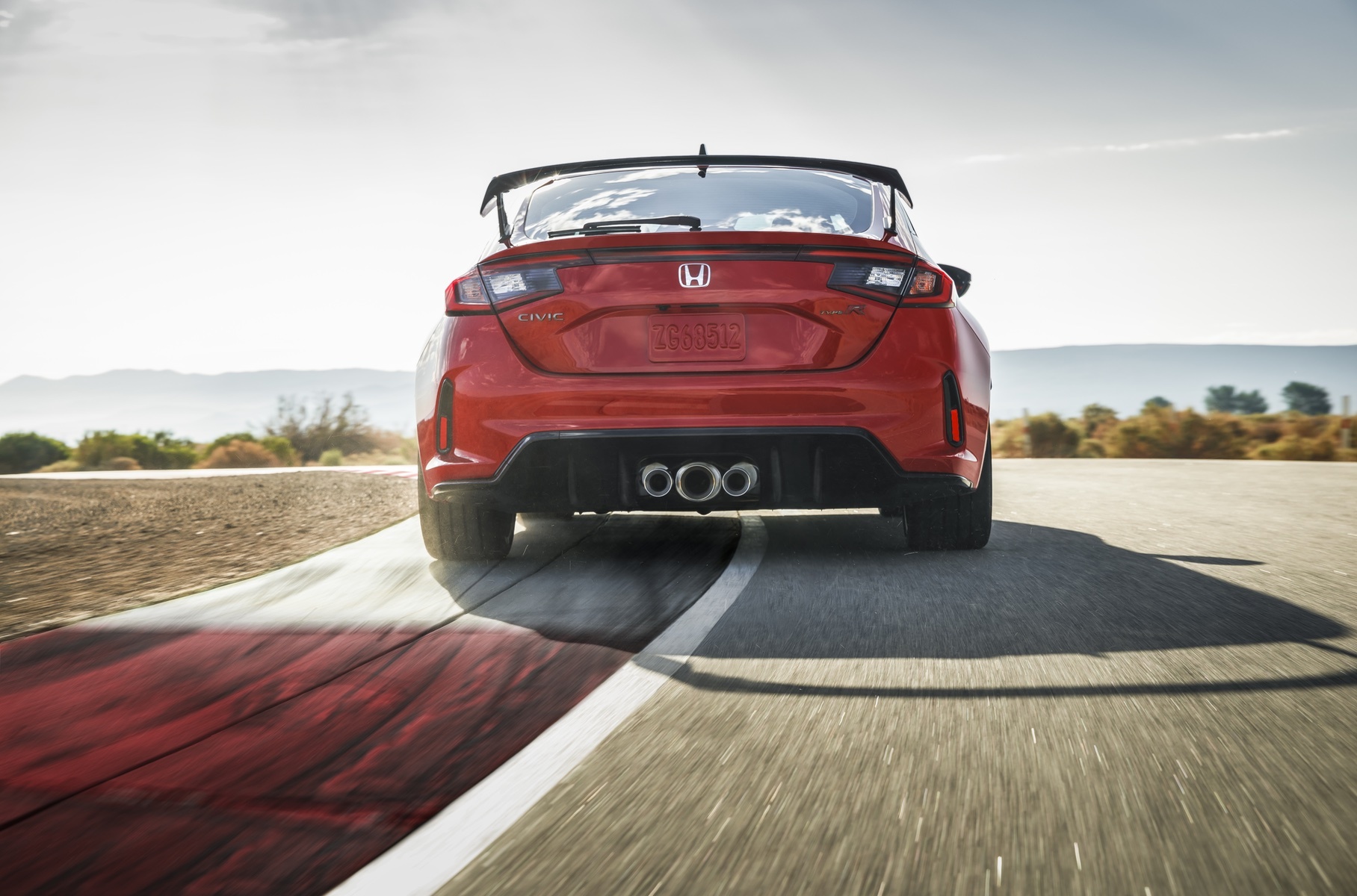 По сравнению с... Новый Honda Civic Type R дебютировал в конце июля