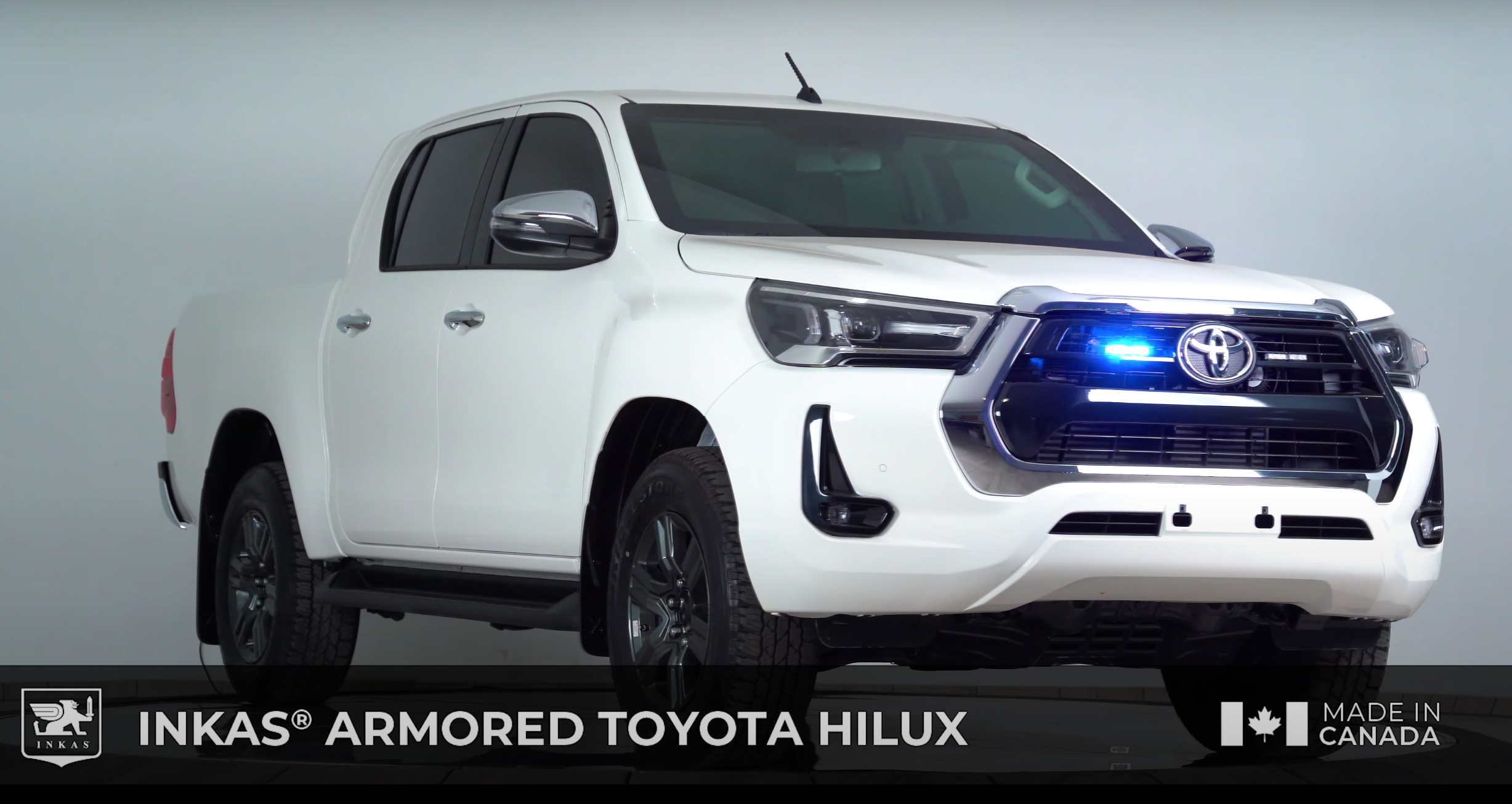 Пикап Toyota Hilux превратили в броневик