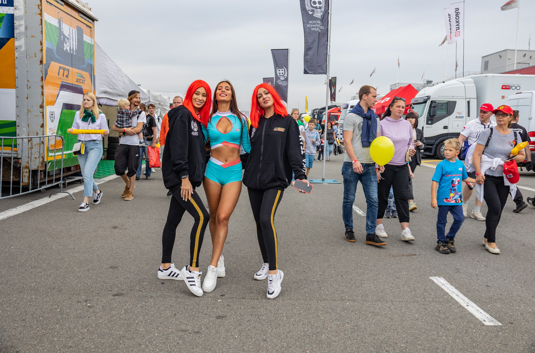 Tuning Fest: автомобили, девушки и гонки
