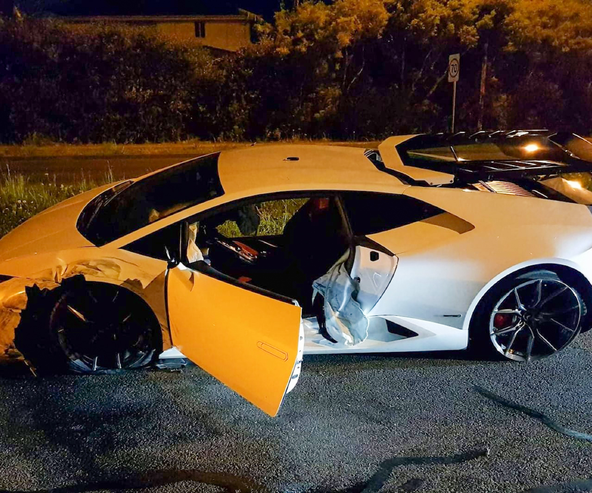 Водитель Lamborghini Huracan разбил суперкар в полицейской погоне на 200  км/ч — Motor