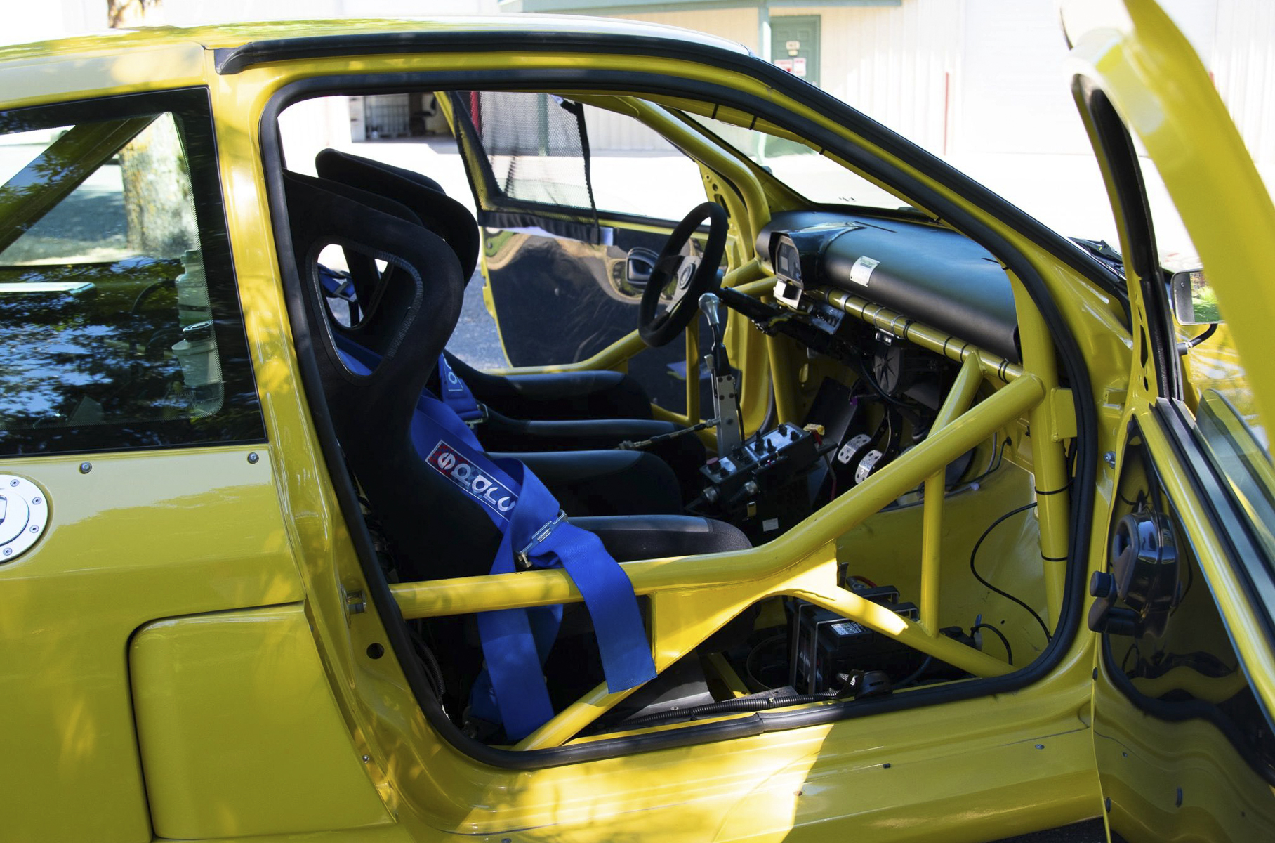 Редкий гоночный Renault Clio V6 ушел с молотка по цене нового Lexus ES