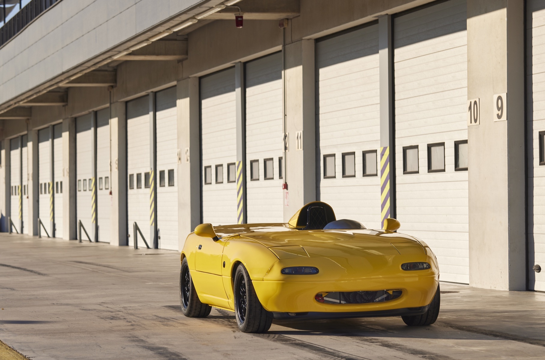 Mazda MX-5 превратили в одноместный спорткар без лобового стекла -  Рамблер/авто