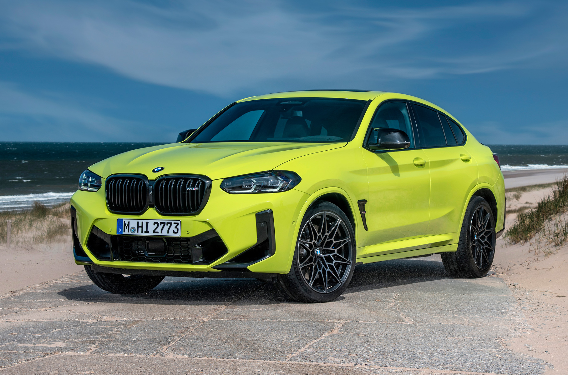 ###  Купе-кроссовер [уступит место](https://motor.ru/news/all-new-bmw-x4-rumors-19-09-2022.htm) электрокару, который дебютирует через четыре года и получит архитектуру Neue Klasse.