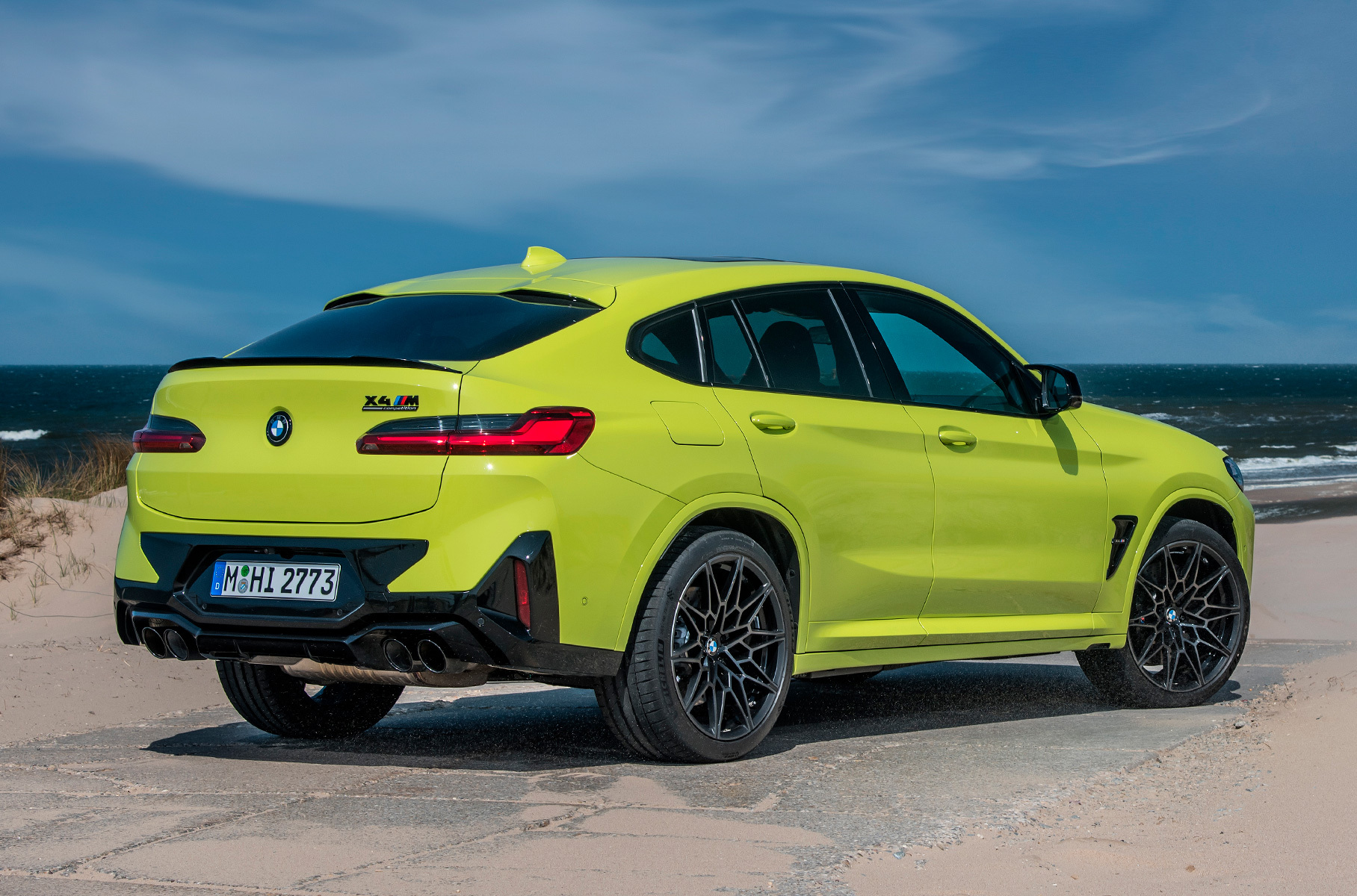 Производитель уже пообещал построить на новой платформе электрический седан и некий спортивный кроссовер: возможно, последним окажется iX4.