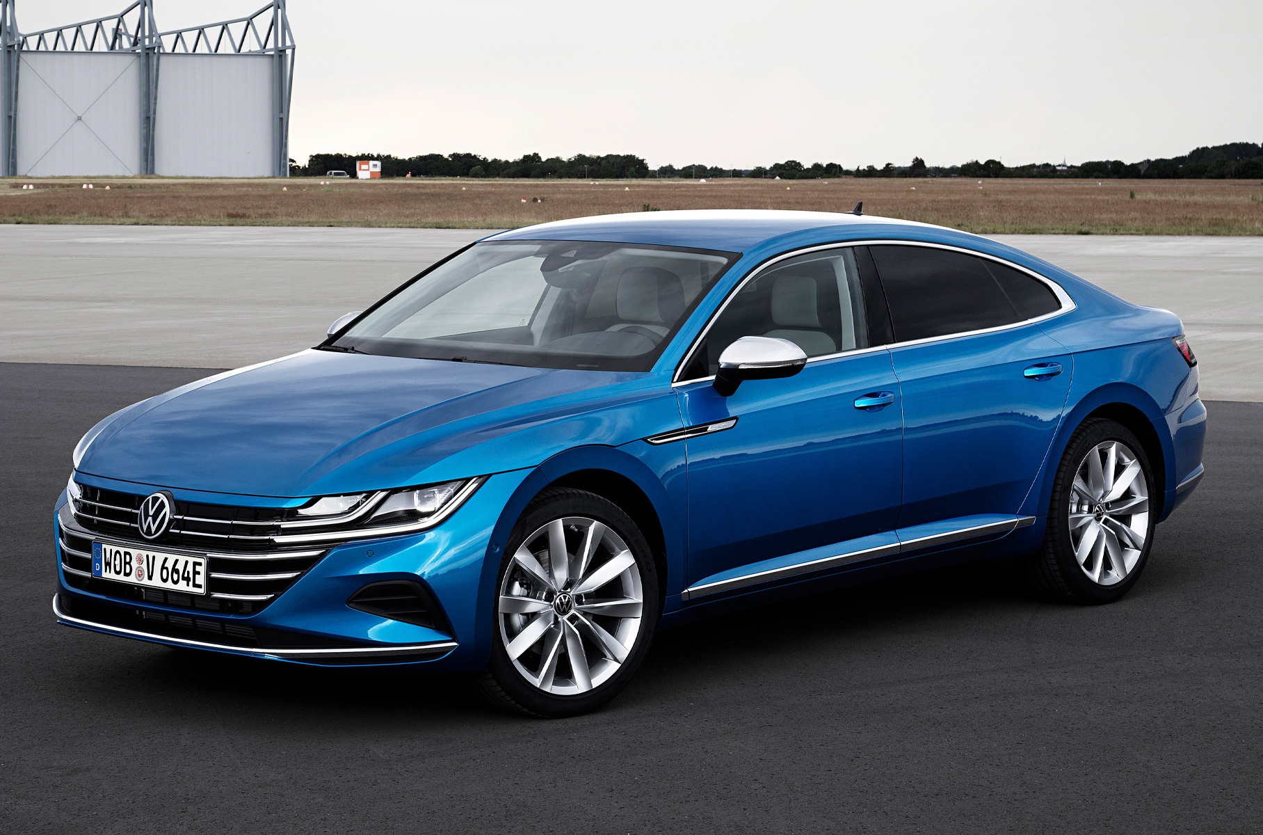 ###  Вслед за седаном Passat конвейер покинет и соплатформенный лифтбек: через пару лет он может [уступить место](https://motor.ru/news/volkswagen-arteon-will-replace-13-09-2022.htm) электрокару — как минимум в США.