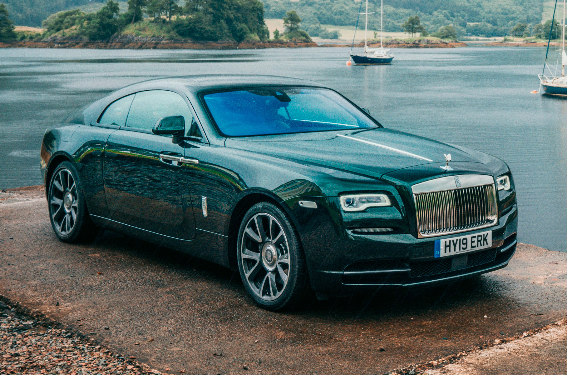 ###  Заказы на купе и кабриолет [перестали](https://motor.ru/news/rollswraithdawn-25-03-2022.htm) принимать весной, а производство завершат в начале следующего года.