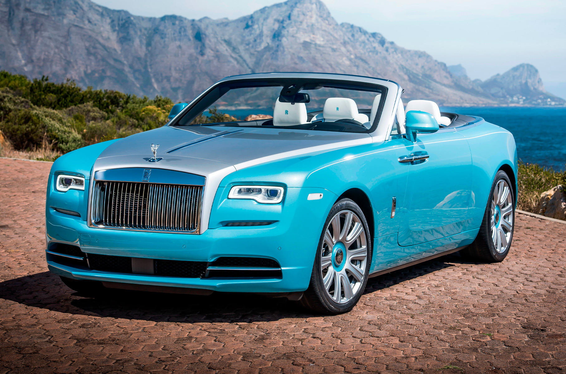 Прямых преемников они не получат: обе двухдверки заменит [электромобиль Spectre](https://motor.ru/news/spectre-french-30-07-2022.htm).