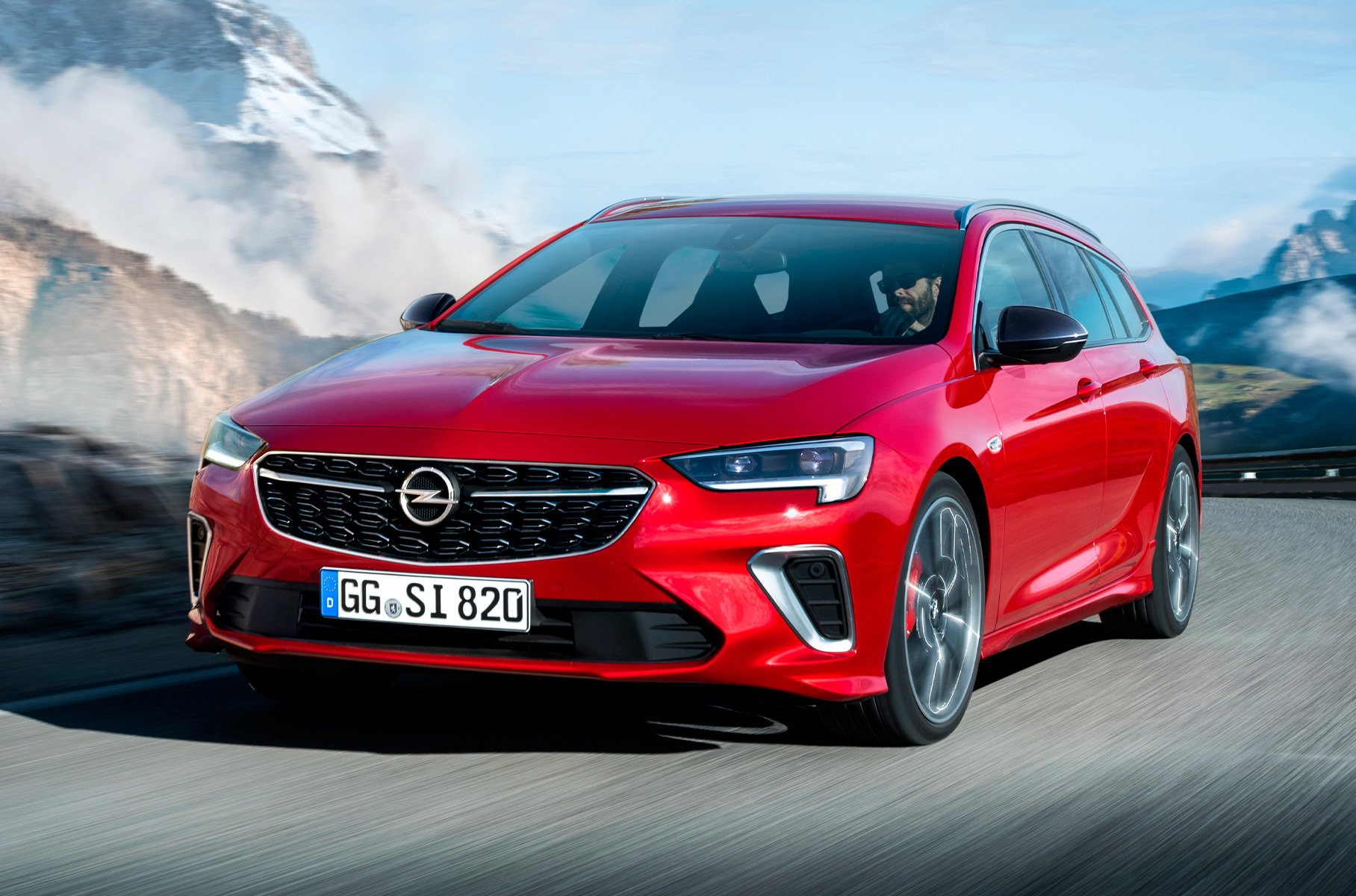 Второе поколение, дебютировавшее пять лет назад, планировали собирать до 2024-го, но затем передумали. В 2025 году на смену модели придёт кроссовер или кросс-вэн, сборку которого наладят в Италии.