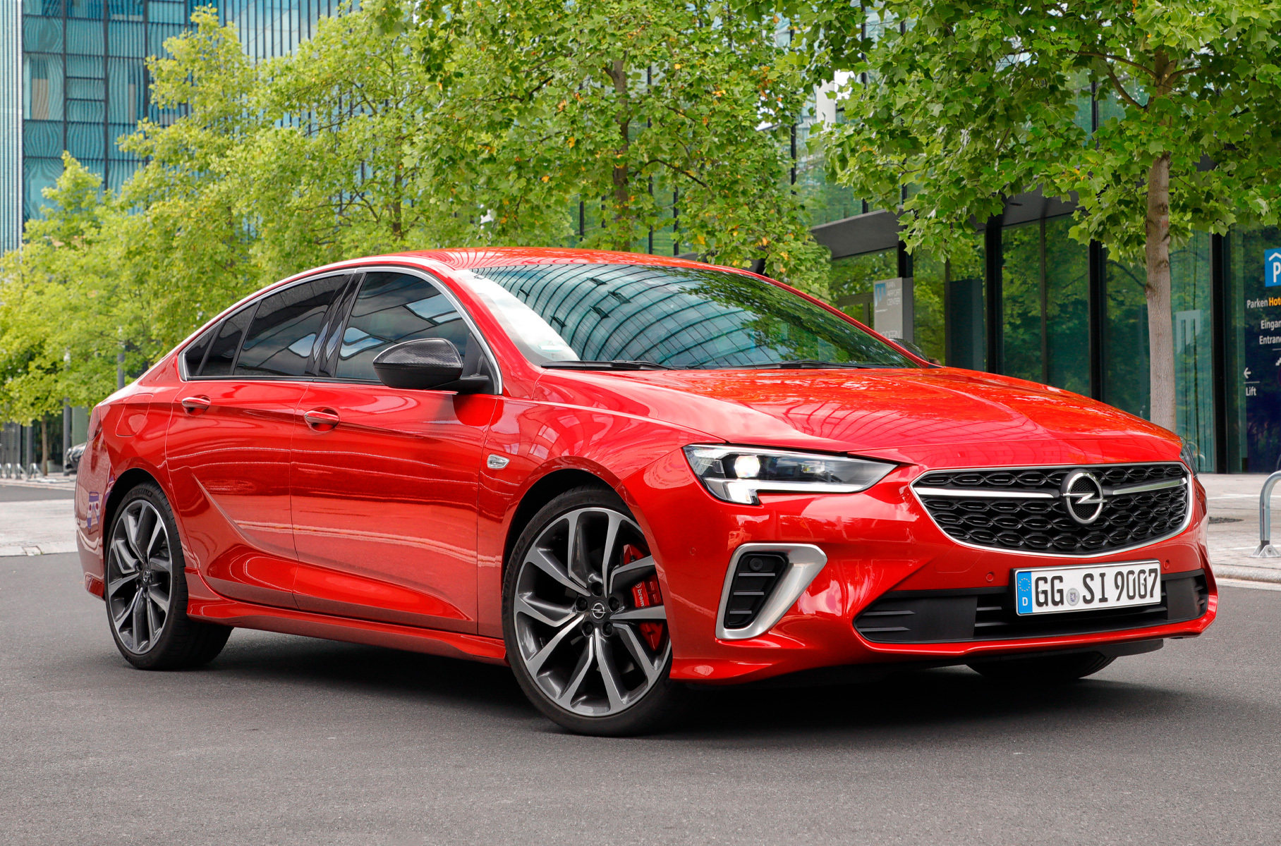 У новинки на архитектуре eVMP не будет чисто бензиновых и дизельных версий — исключительно гибридные и электрические.