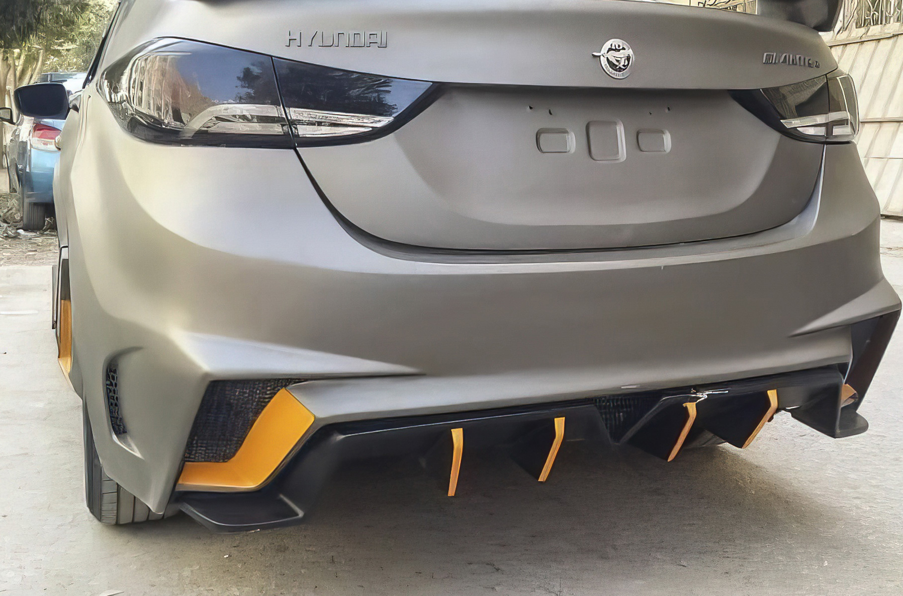 Результат оставляет желать лучшего: автомобиль лишь отдалённо напоминает оригинальный суперкар. Снимков салона нет.