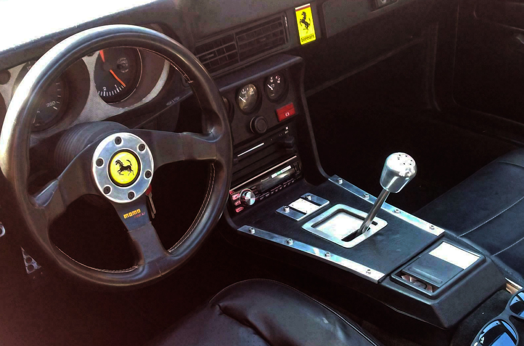 Пару лет назад машину с заявленным пробегом 78 000 километров продавали за 14 900 евро.