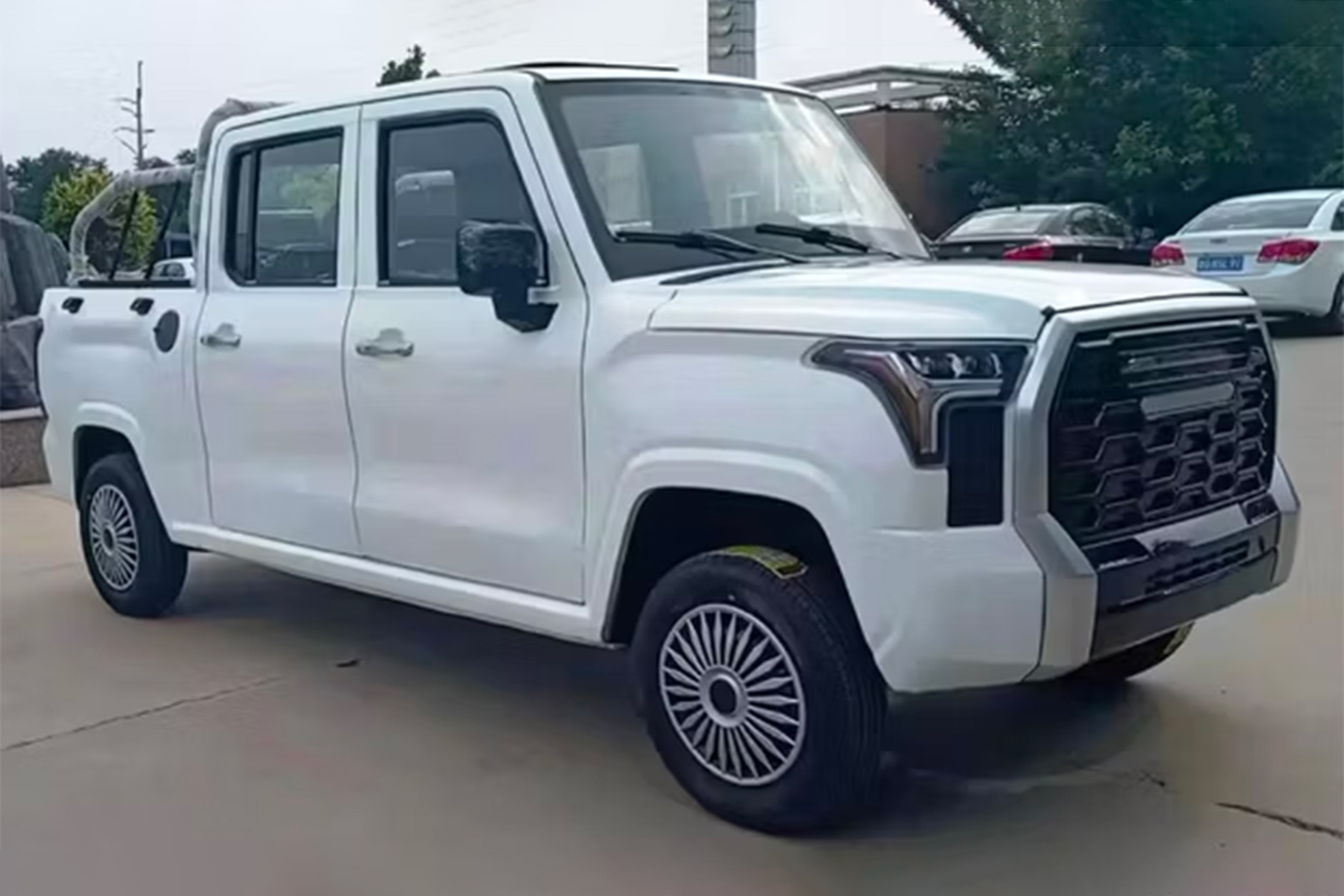 Китайцы сделали нелепый клон Toyota Tundra под названием Tundar