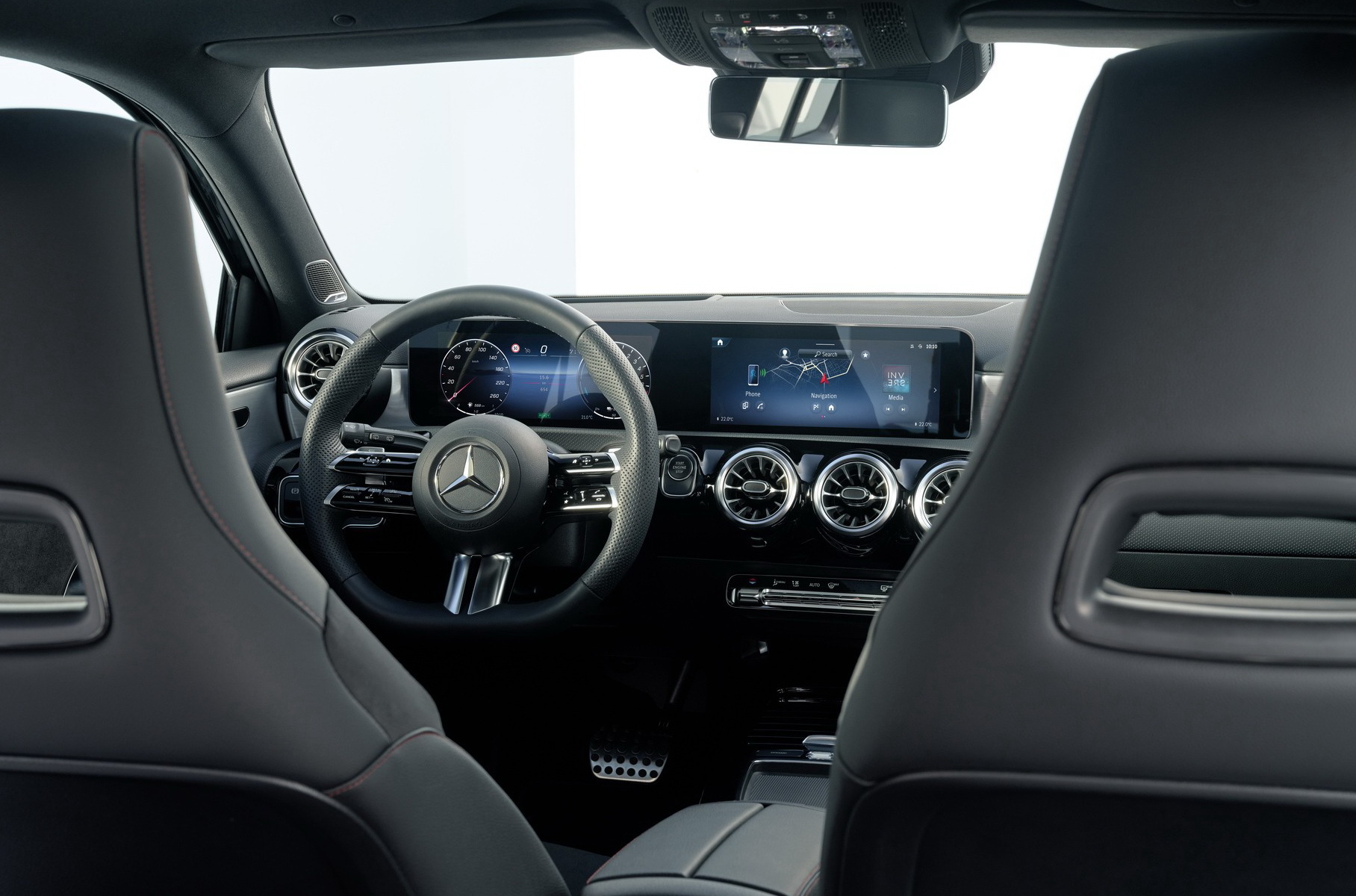 Интерьер обновлённого Mercedes-Benz A-Класса