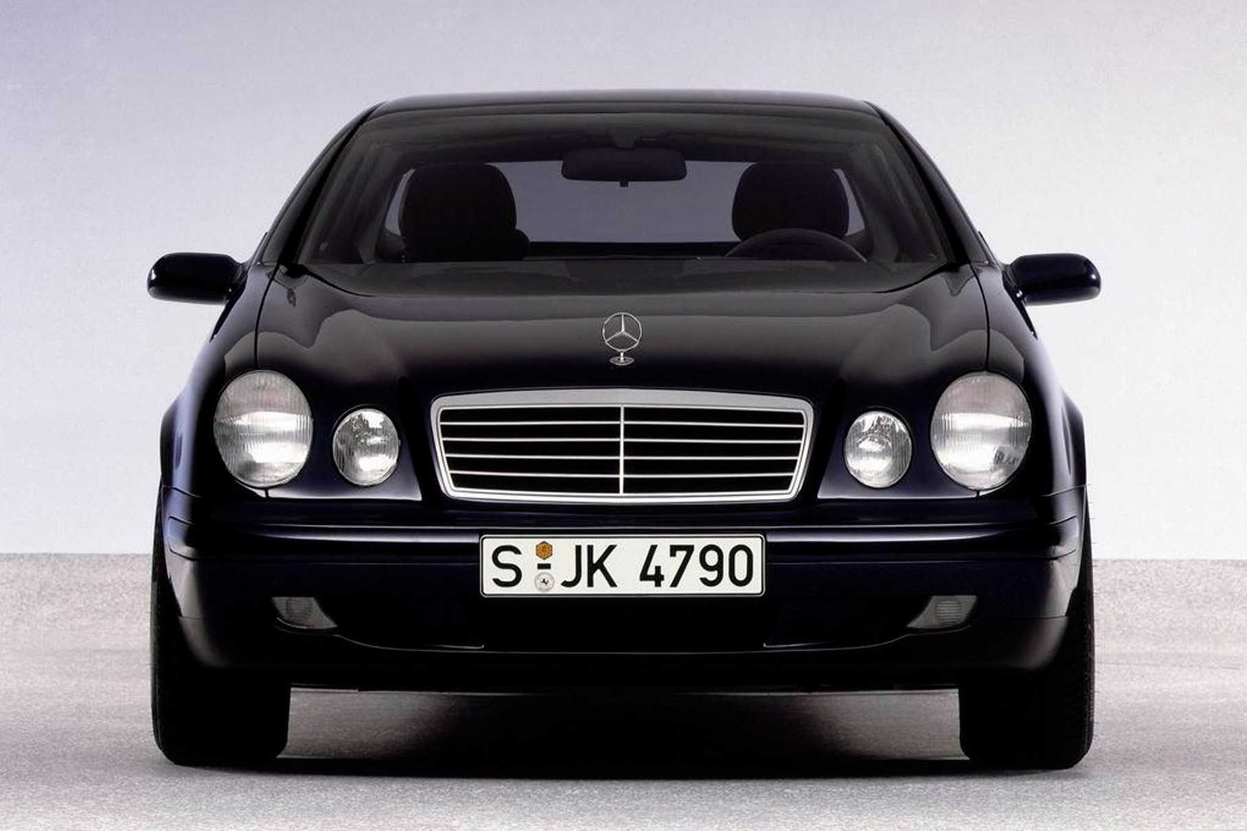 И это тоже еще не серийный CLK, а концепт Mercedes-Benz Coupe Studie